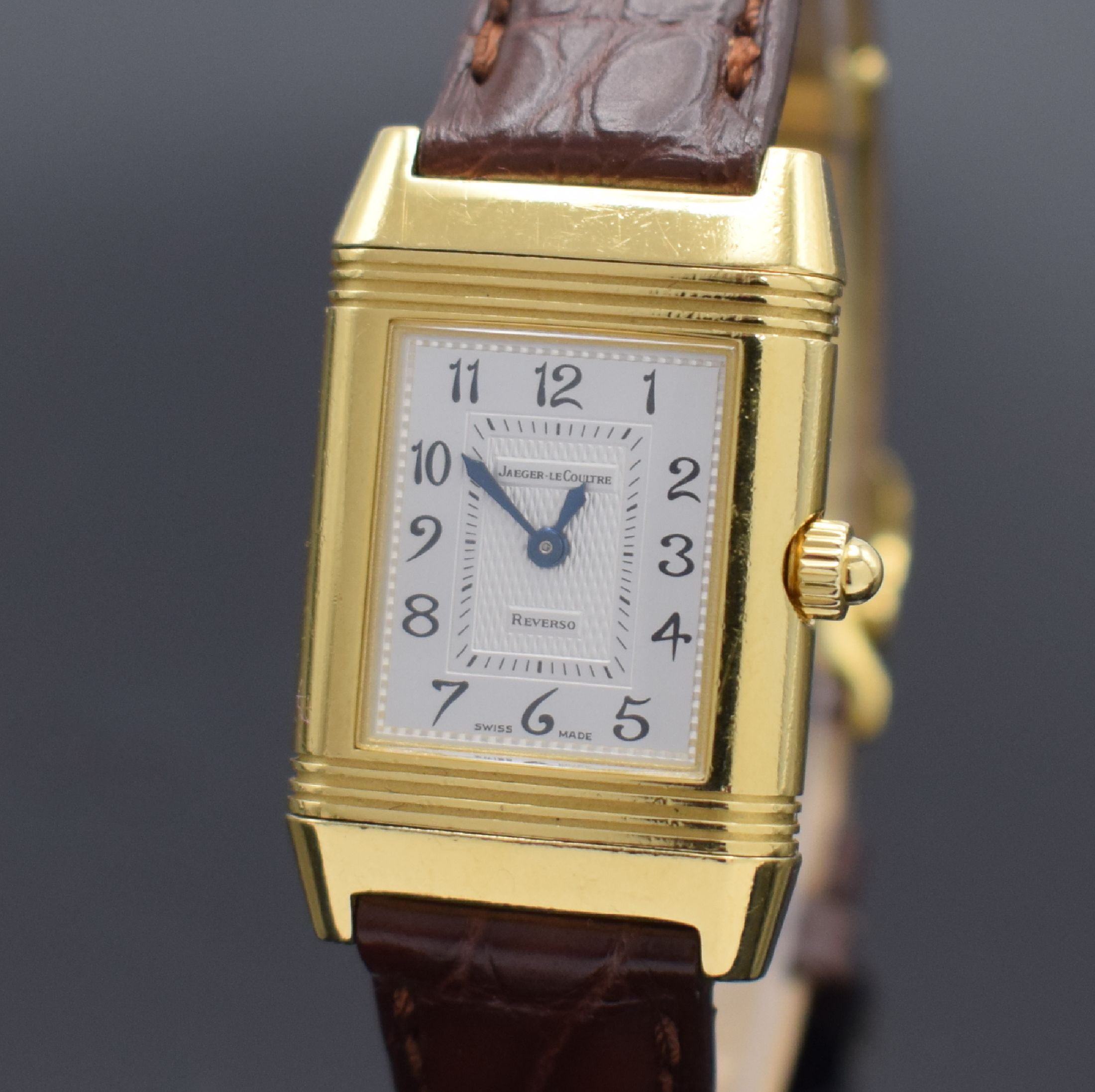 Detail a: Jaeger-LeCoultre Damenarmbanduhr Reverso Duetto in GG 750/000 mit Diamantenbesatz & original Faltschließe in GG 750/000 Referenz 266.1.44, Schweiz ...