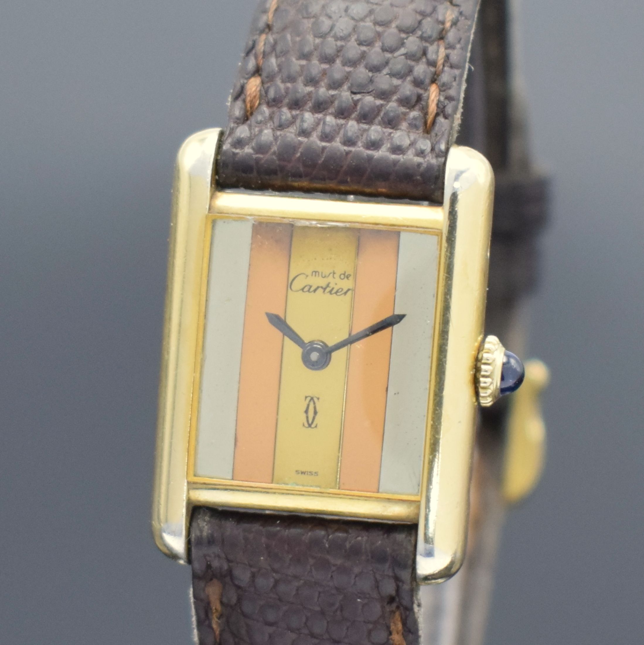 Detail a: CARTIER Damenarmbanduhr Modellserie Tank, Handaufzug, Schweiz um 1980, verg. Sterlingsilbergeh. inkl. orig. Lederband m. verg. Dornschl., Boden ...