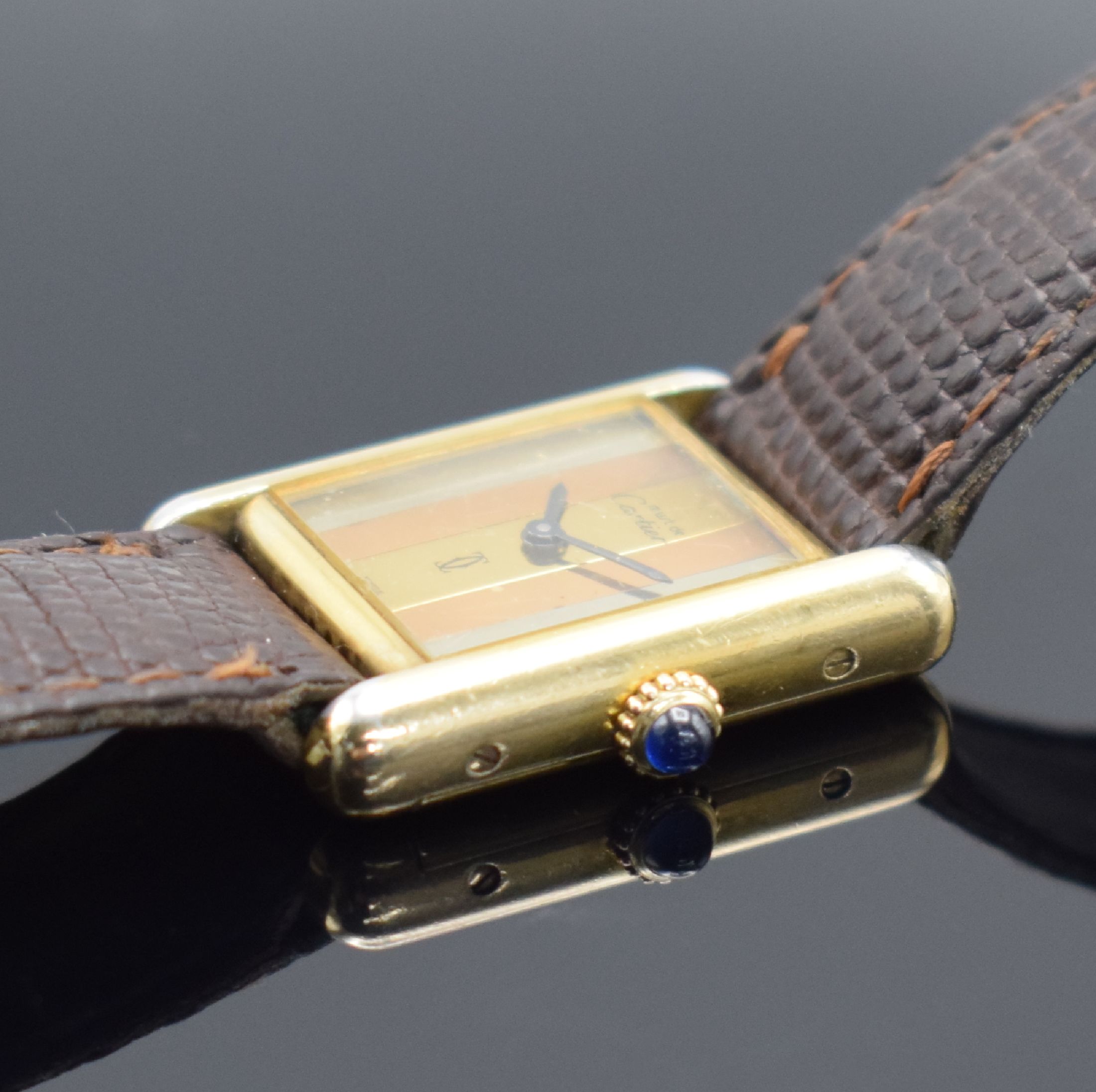 Detail b: CARTIER Damenarmbanduhr Modellserie Tank, Handaufzug, Schweiz um 1980, verg. Sterlingsilbergeh. inkl. orig. Lederband m. verg. Dornschl., Boden ...