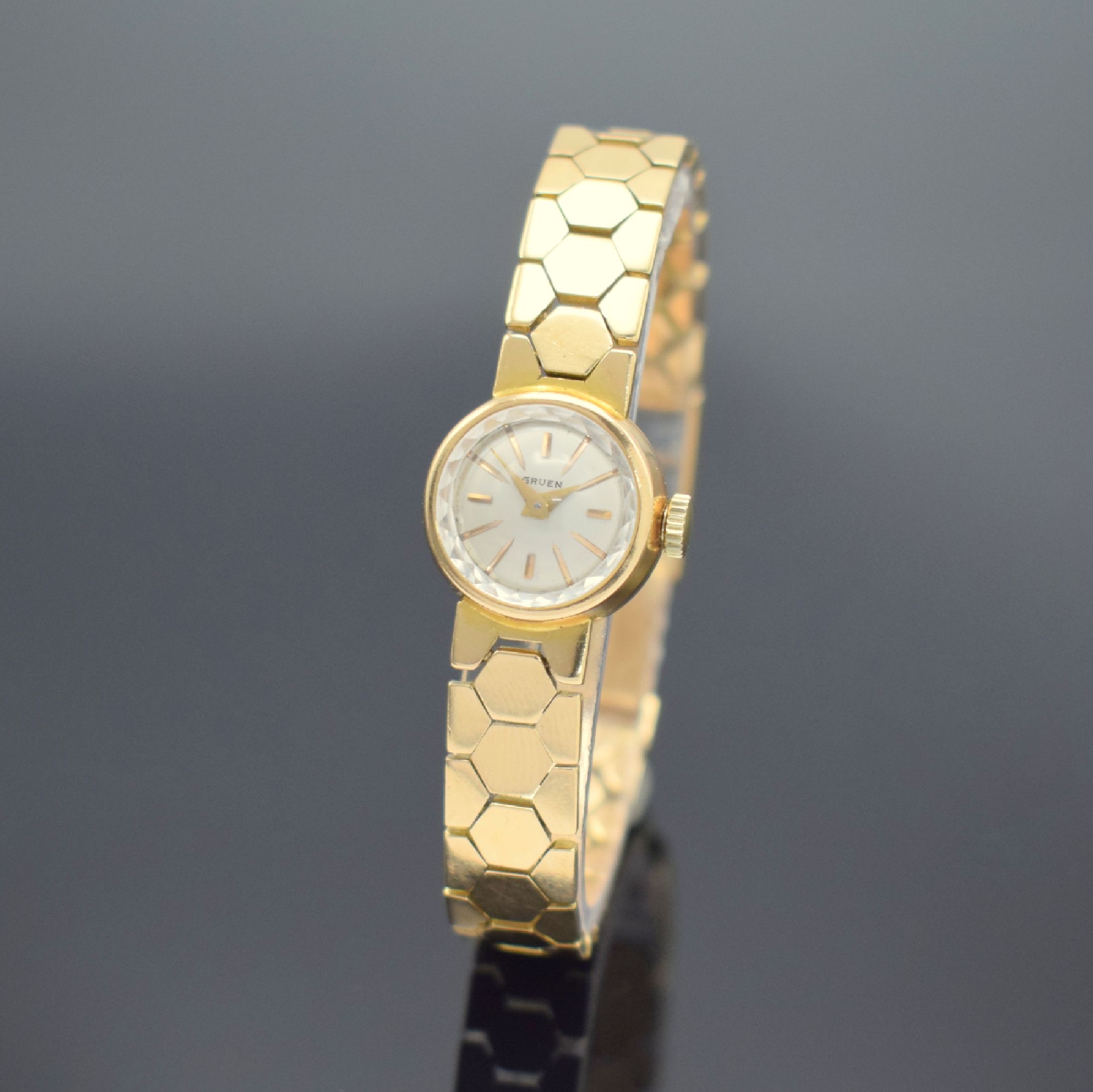 GRUEN Damenarmbanduhr in RoséG 750/000, Schweiz um 1960, Handaufzug, aufgedr. Boden dell., silb. Zifferbl. rest., gold. Zeiger & Ind., Kal. 278C, 17 ...