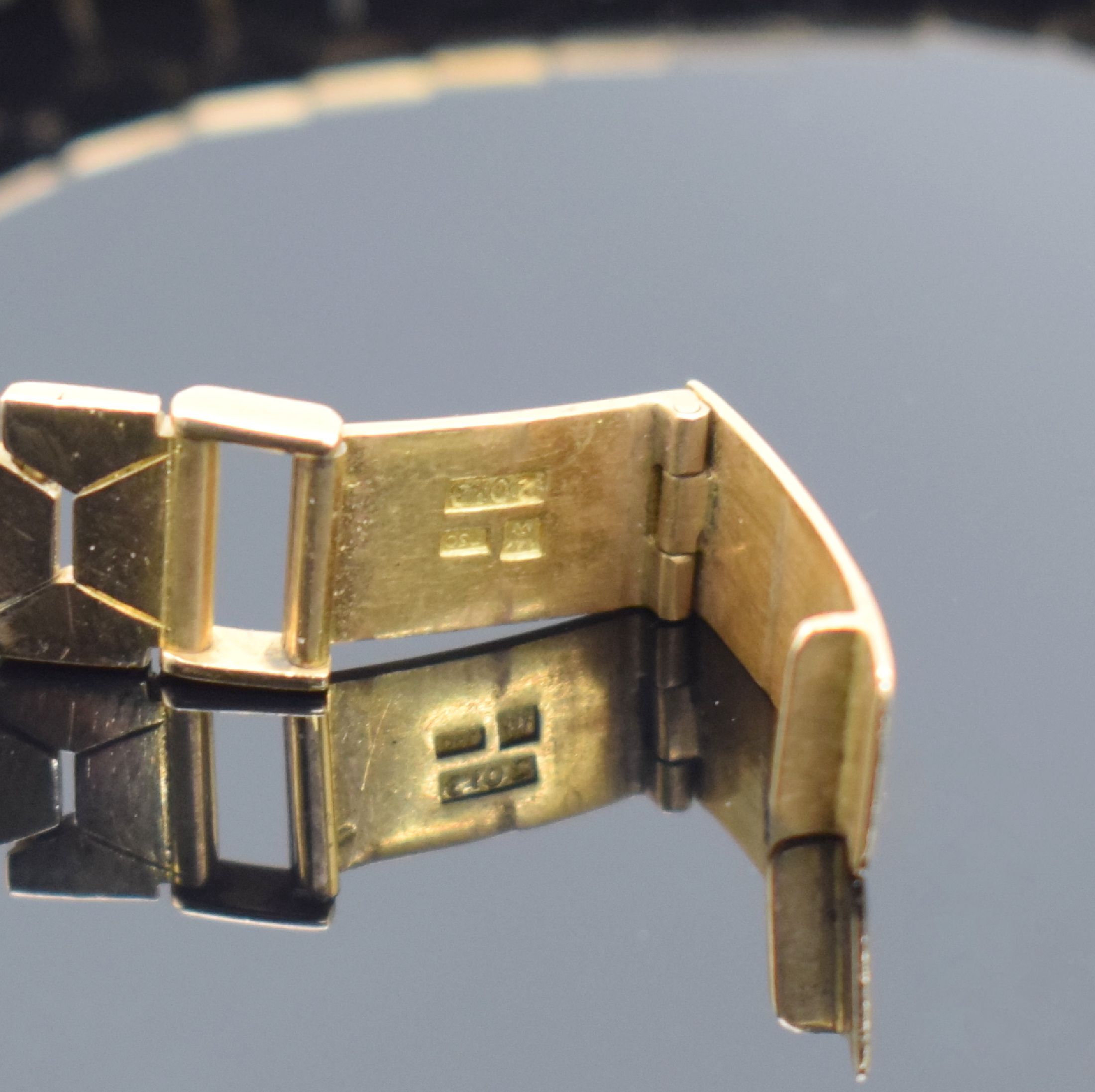 Detail b: GRUEN Damenarmbanduhr in RoséG 750/000, Schweiz um 1960, Handaufzug, aufgedr. Boden dell., silb. Zifferbl. rest., gold. Zeiger & Ind., Kal. 278C, 17 ...