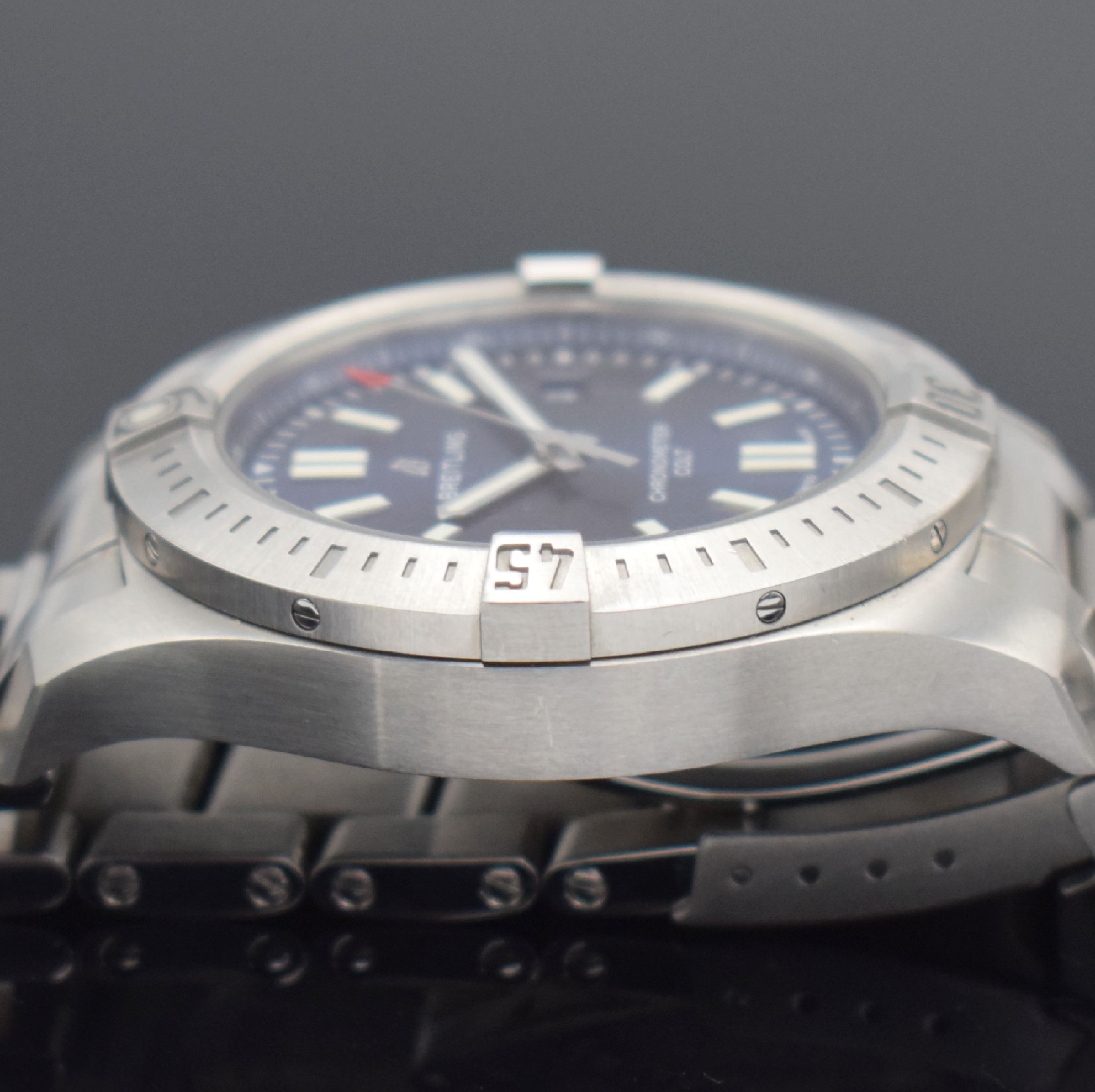 Detail f: BREITLING Chronomat Chronometer Colt sehr gut erhaltene Herrenarmbanduhr Referenz A17388, Schweiz um 2020, Automatik, verschr. Gehäuse in Edelst., ...