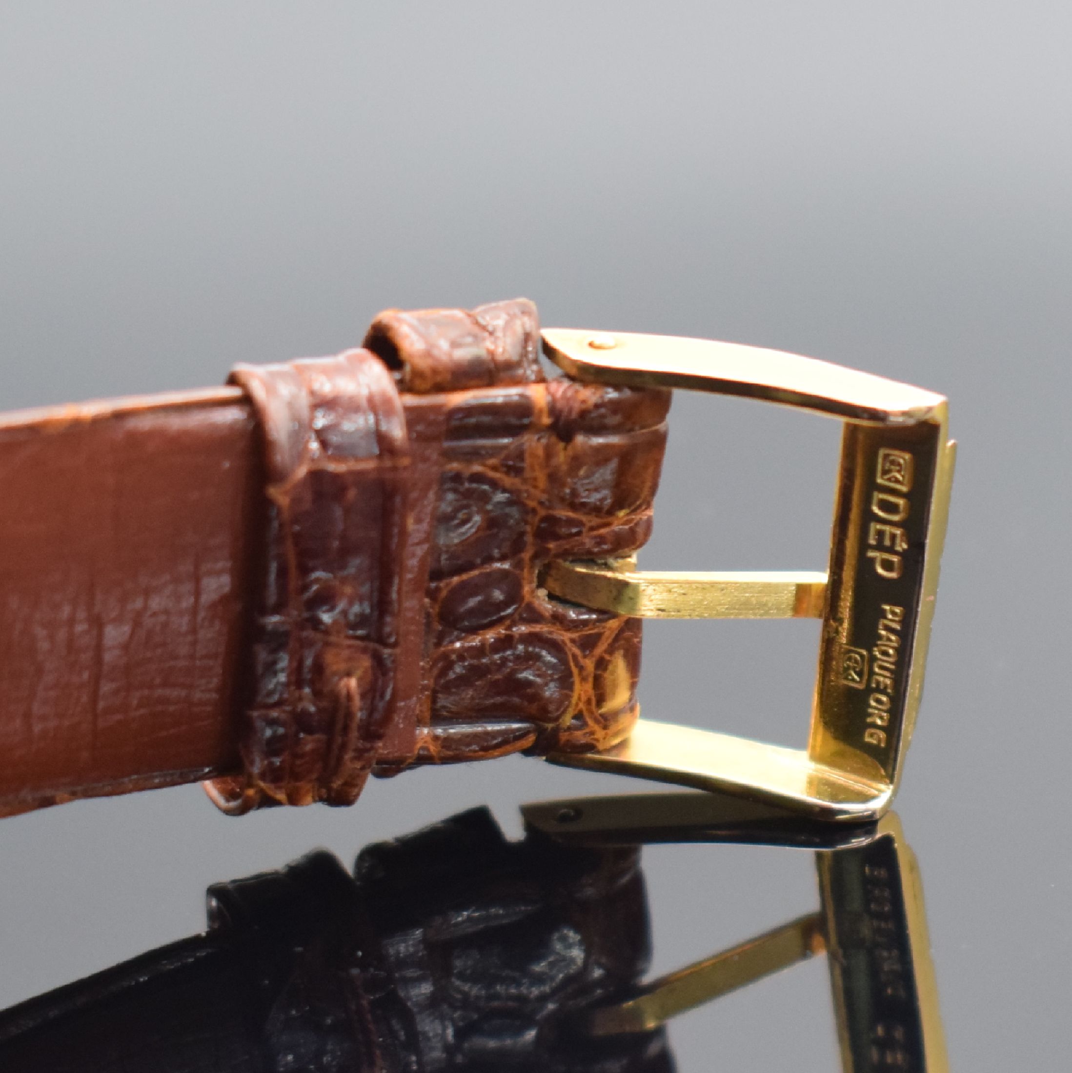Detail c: LONGINES Armbanduhr in RG 750/000, Schweiz um 1965, Handaufzug, Boden aufgedr., orig. Lederband m. verg. Dornschl., silb. Zifferbl. m. gold. ...