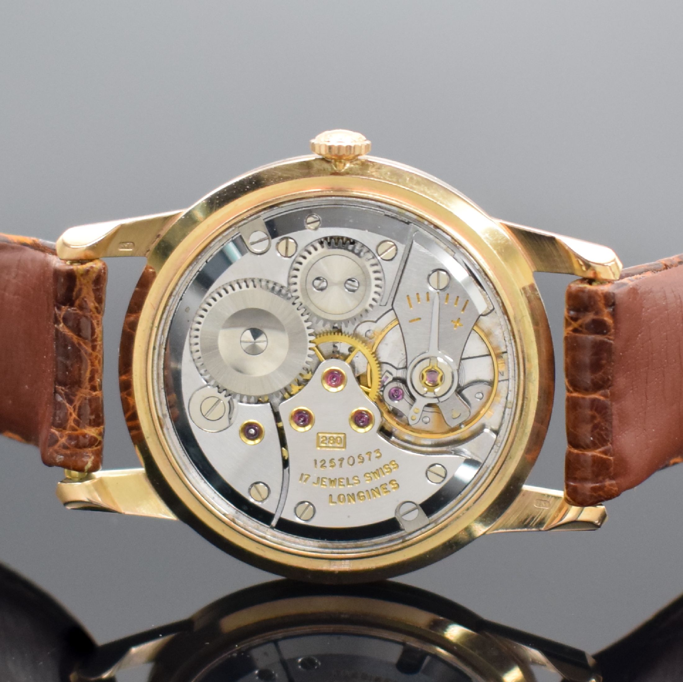 Detail f: LONGINES Armbanduhr in RG 750/000, Schweiz um 1965, Handaufzug, Boden aufgedr., orig. Lederband m. verg. Dornschl., silb. Zifferbl. m. gold. ...