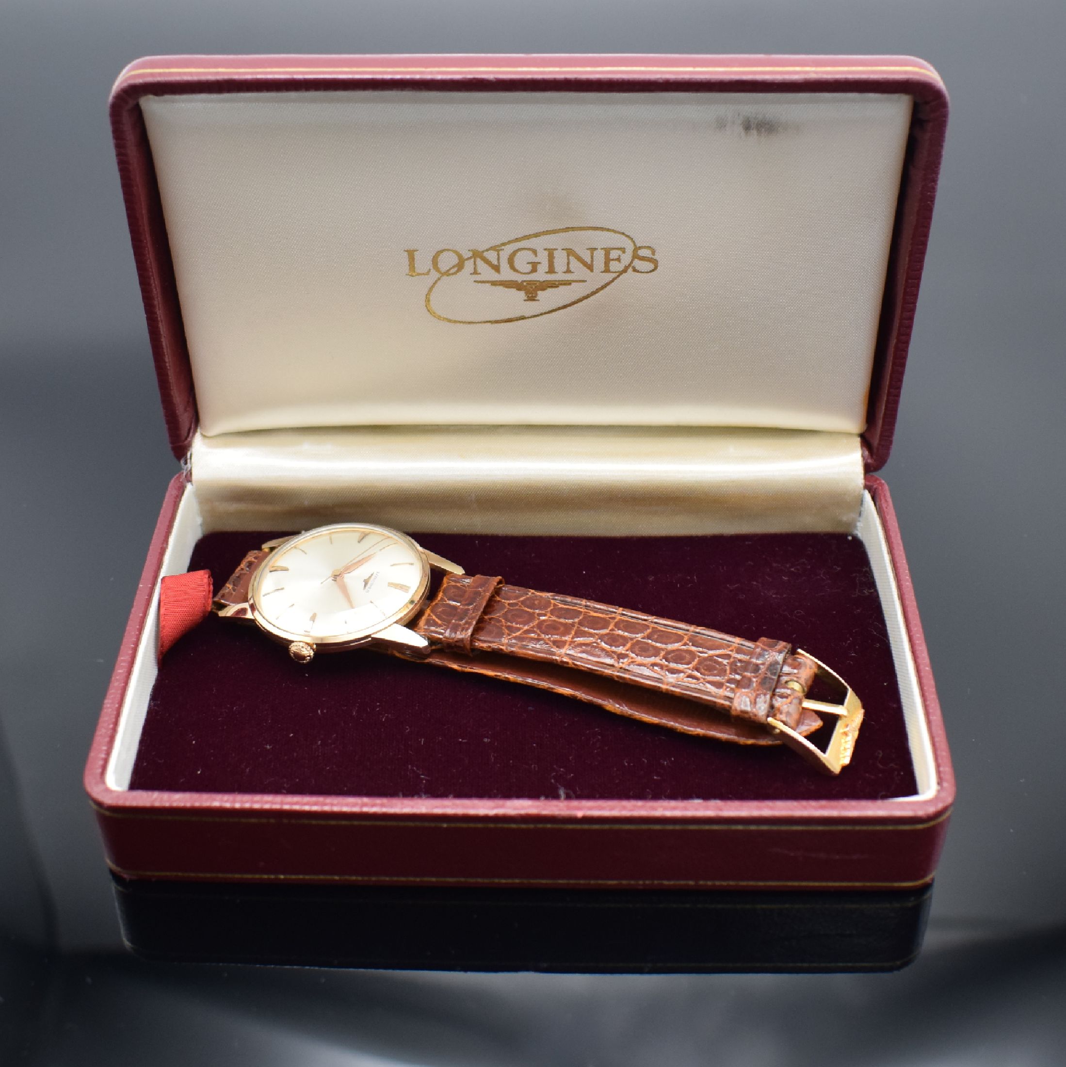 Detail h: LONGINES Armbanduhr in RG 750/000, Schweiz um 1965, Handaufzug, Boden aufgedr., orig. Lederband m. verg. Dornschl., silb. Zifferbl. m. gold. ...