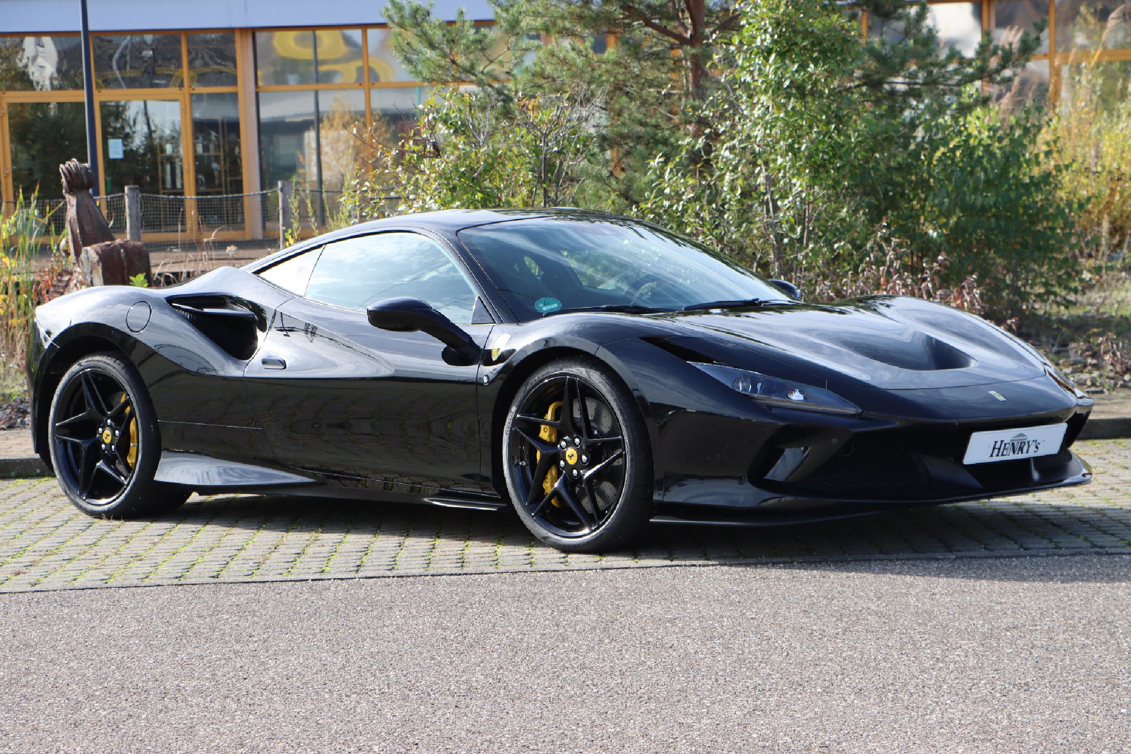 Ferrari F8 Tributo, Fahrgestellnummer: ZFF92KNB000267618, EZ 07/2021, deutsches Fahrzeug aus 1. Hand, Laufleistung 2.500 km, HU 07/2024, 530 kW/720 ...