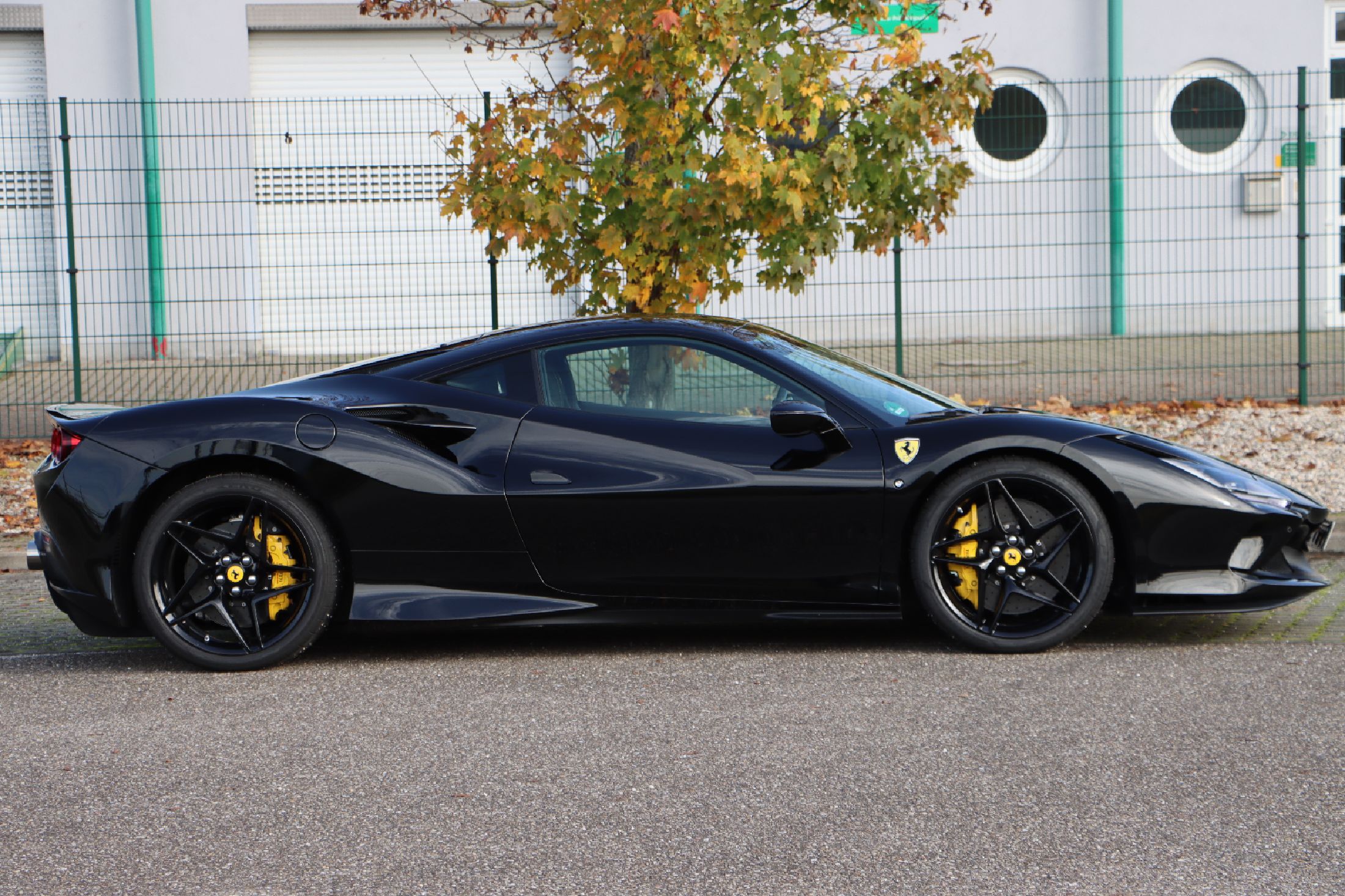 Detail d: Ferrari F8 Tributo, Fahrgestellnummer: ZFF92KNB000267618, EZ 07/2021, deutsches Fahrzeug aus 1. Hand, Laufleistung 2.500 km, HU 07/2024, 530 kW/720 ...