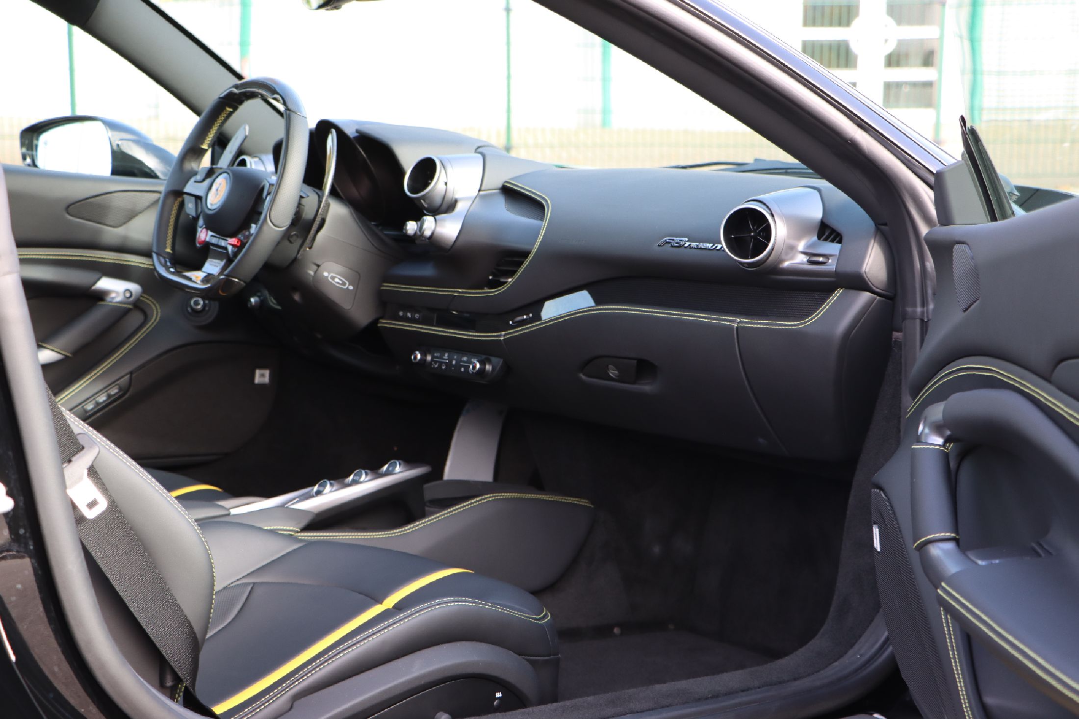 Detail f: Ferrari F8 Tributo, Fahrgestellnummer: ZFF92KNB000267618, EZ 07/2021, deutsches Fahrzeug aus 1. Hand, Laufleistung 2.500 km, HU 07/2024, 530 kW/720 ...