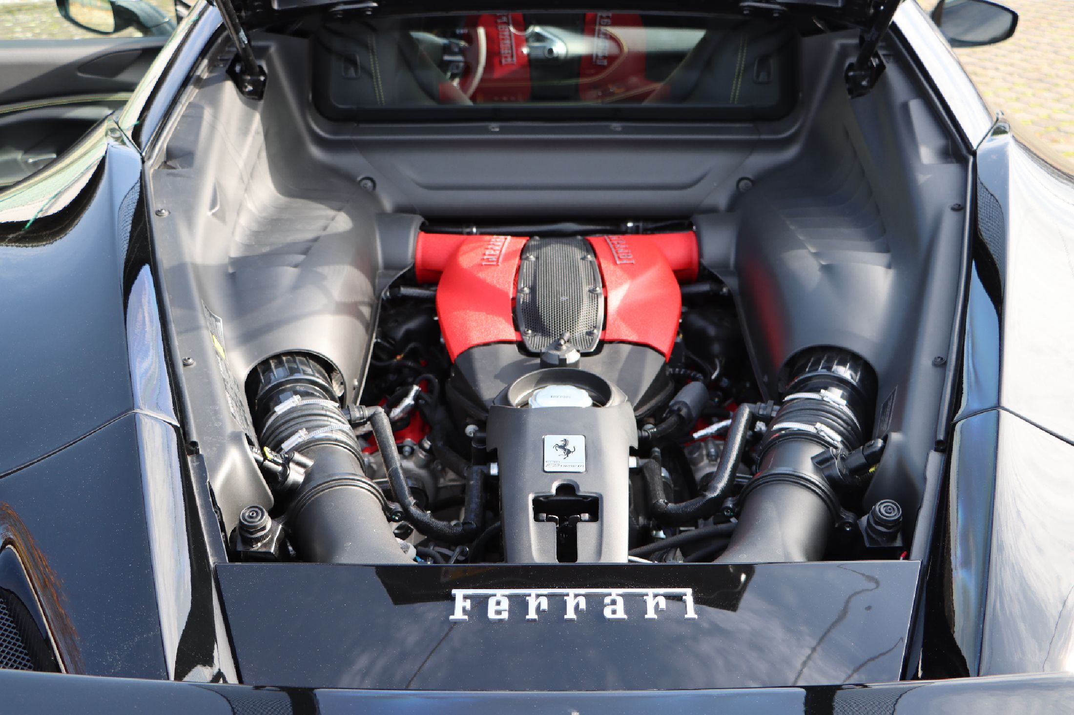 Detail j: Ferrari F8 Tributo, Fahrgestellnummer: ZFF92KNB000267618, EZ 07/2021, deutsches Fahrzeug aus 1. Hand, Laufleistung 2.500 km, HU 07/2024, 530 kW/720 ...