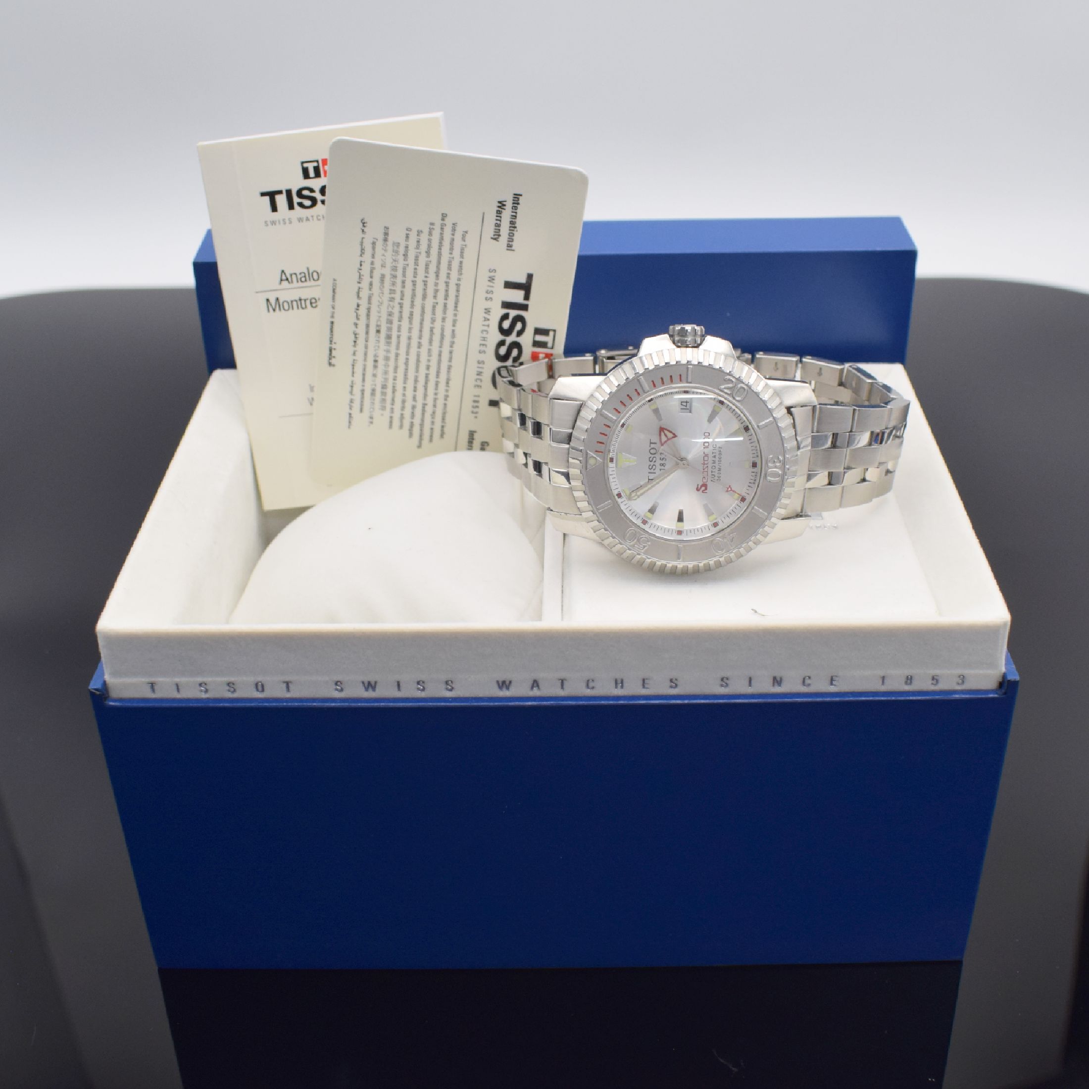 Detail f: TISSOT Seastar 1000 Herrenarmbanduhr in Stahl, Schweiz um 2010, Automatik, Ref. A464/564, beids. vergl. Geh., Boden 6-fach verschr., Krone verschr., ...