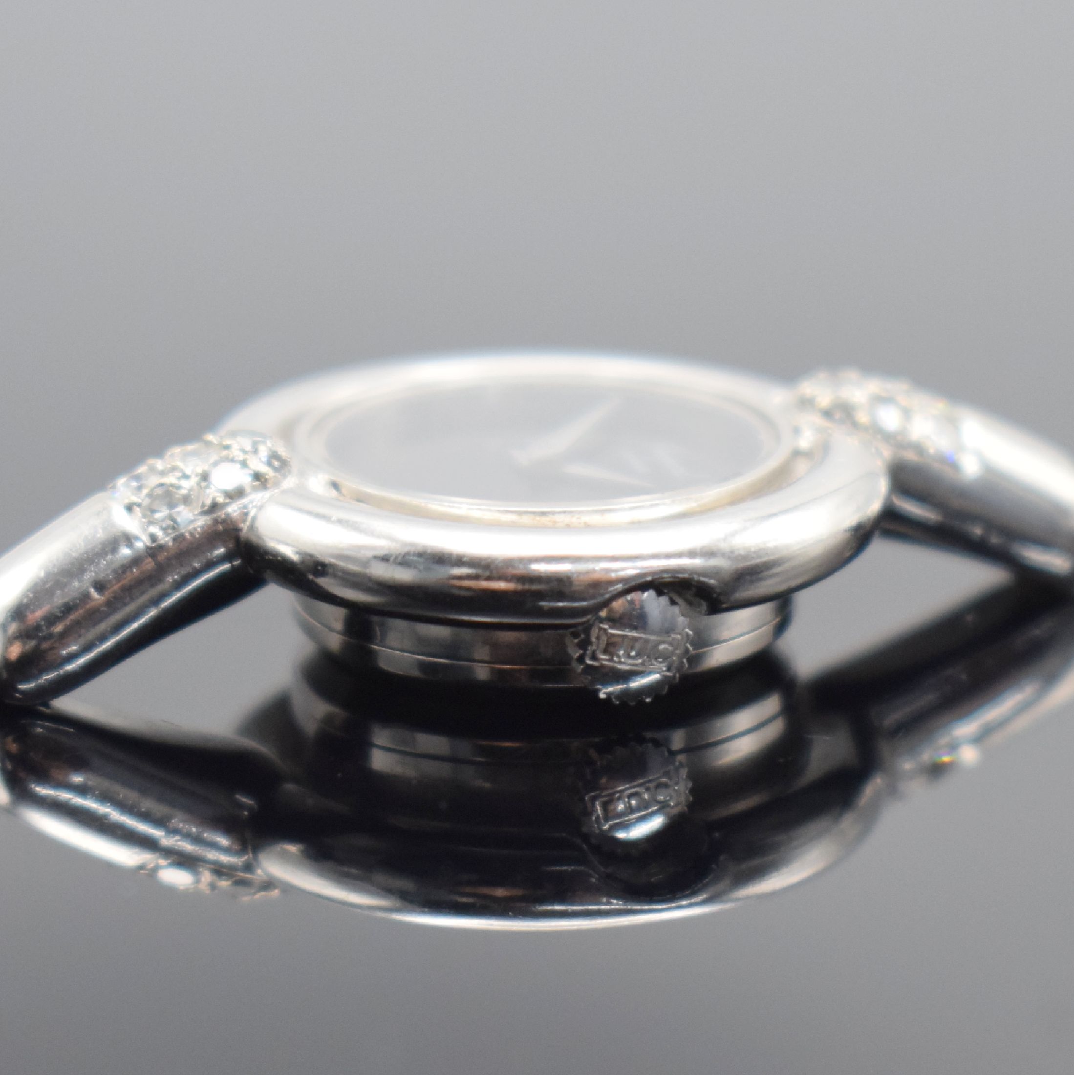 Detail c: CHOPARD Damenarmbanduhr in WG 750/000 Referenz G 3023 1, Schweiz um 1980, Handaufzug, 2- teil. Geh., Boden aufgedr., Bandansätze m. Diamanten bes., ...