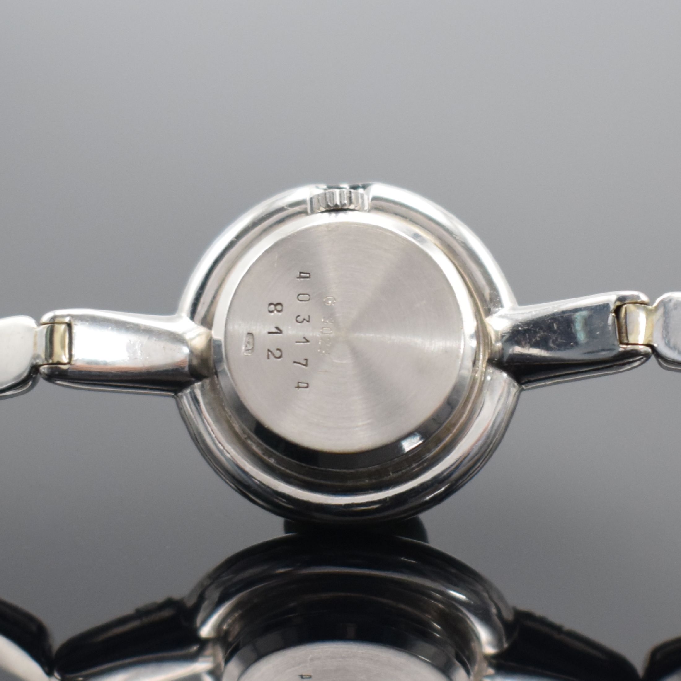 Detail d: CHOPARD Damenarmbanduhr in WG 750/000 Referenz G 3023 1, Schweiz um 1980, Handaufzug, 2- teil. Geh., Boden aufgedr., Bandansätze m. Diamanten bes., ...