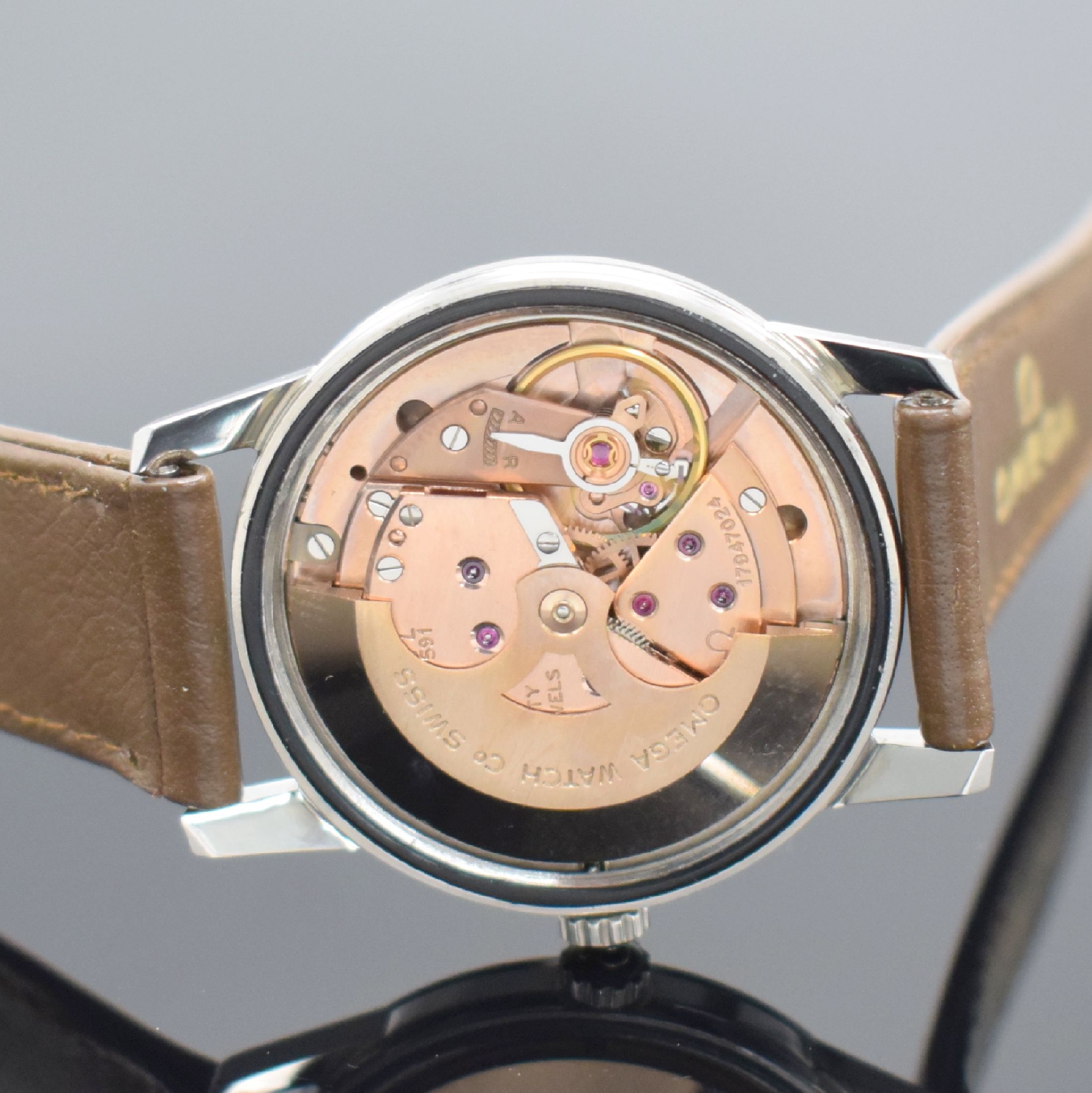 Detail e: OMEGA Geneve nahezu neuwertige Herrenarmbanduhr in Stahl mit Kaliber 591 Referenz 14704 SC-61, Schweiz um 1961, Automatik, 2-teil. Geh., Boden ...