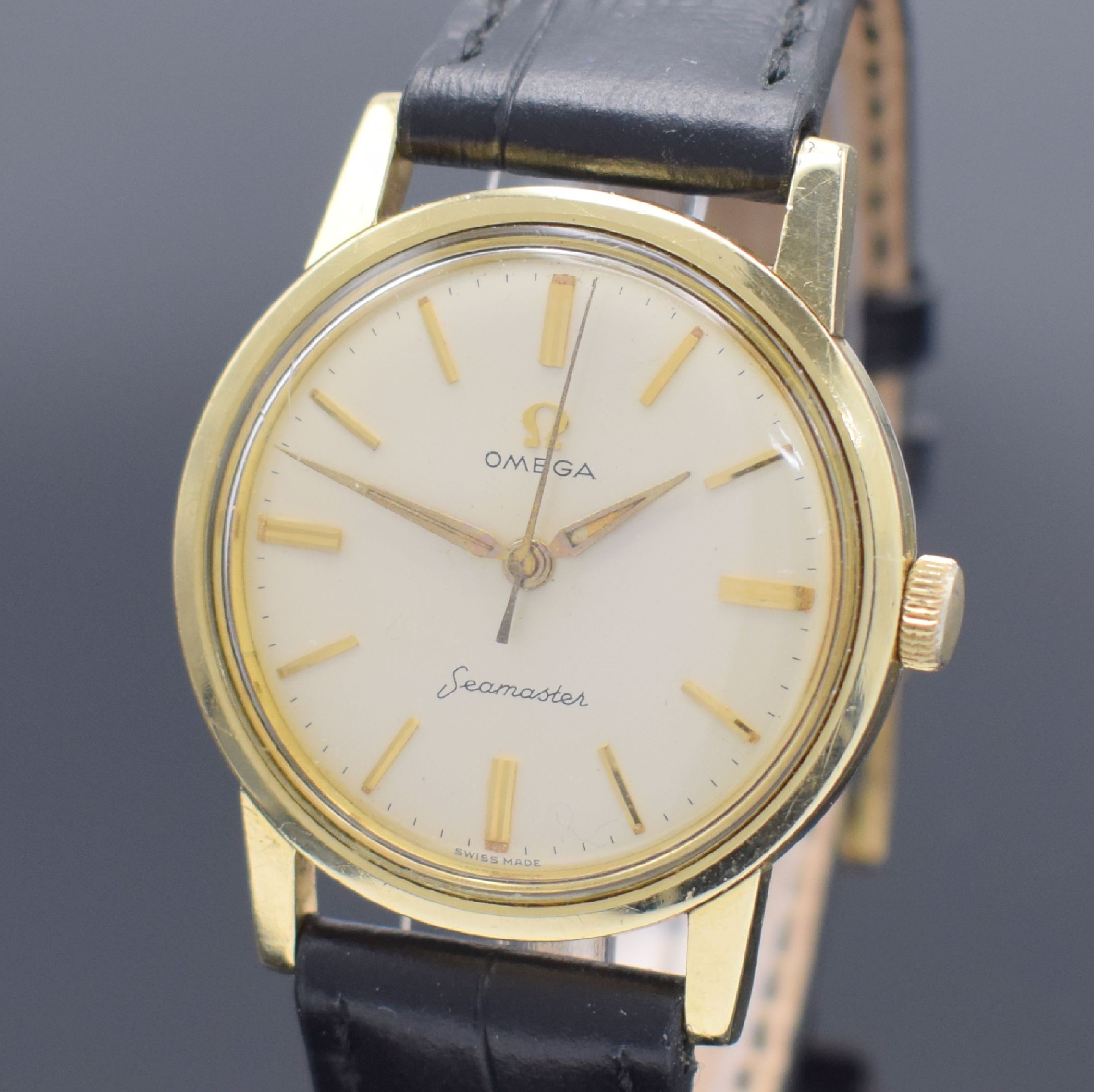 Detail a: OMEGA Seamaster Herrenarmbanduhr, Schweiz um 1961, Handaufzug, Referenz 2964/2970 2 SC, Stahlgehäuse m. Goldhaube, Boden gedr., silb. Zifferbl. m. ...