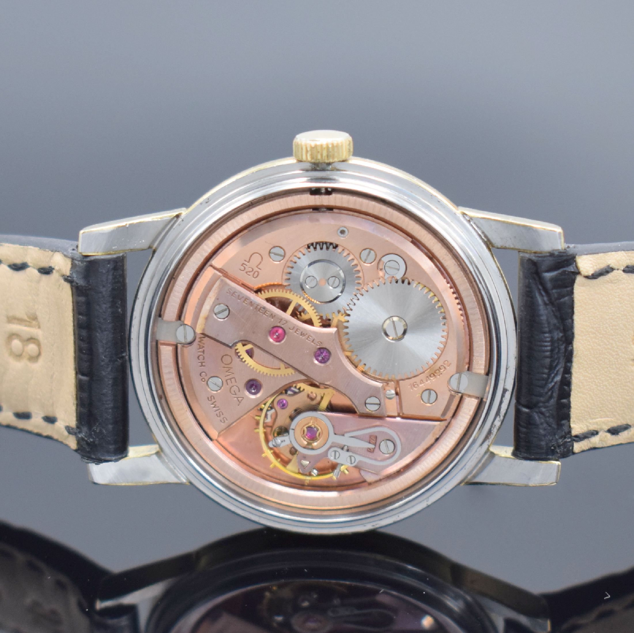 Detail d: OMEGA Seamaster Herrenarmbanduhr, Schweiz um 1961, Handaufzug, Referenz 2964/2970 2 SC, Stahlgehäuse m. Goldhaube, Boden gedr., silb. Zifferbl. m. ...