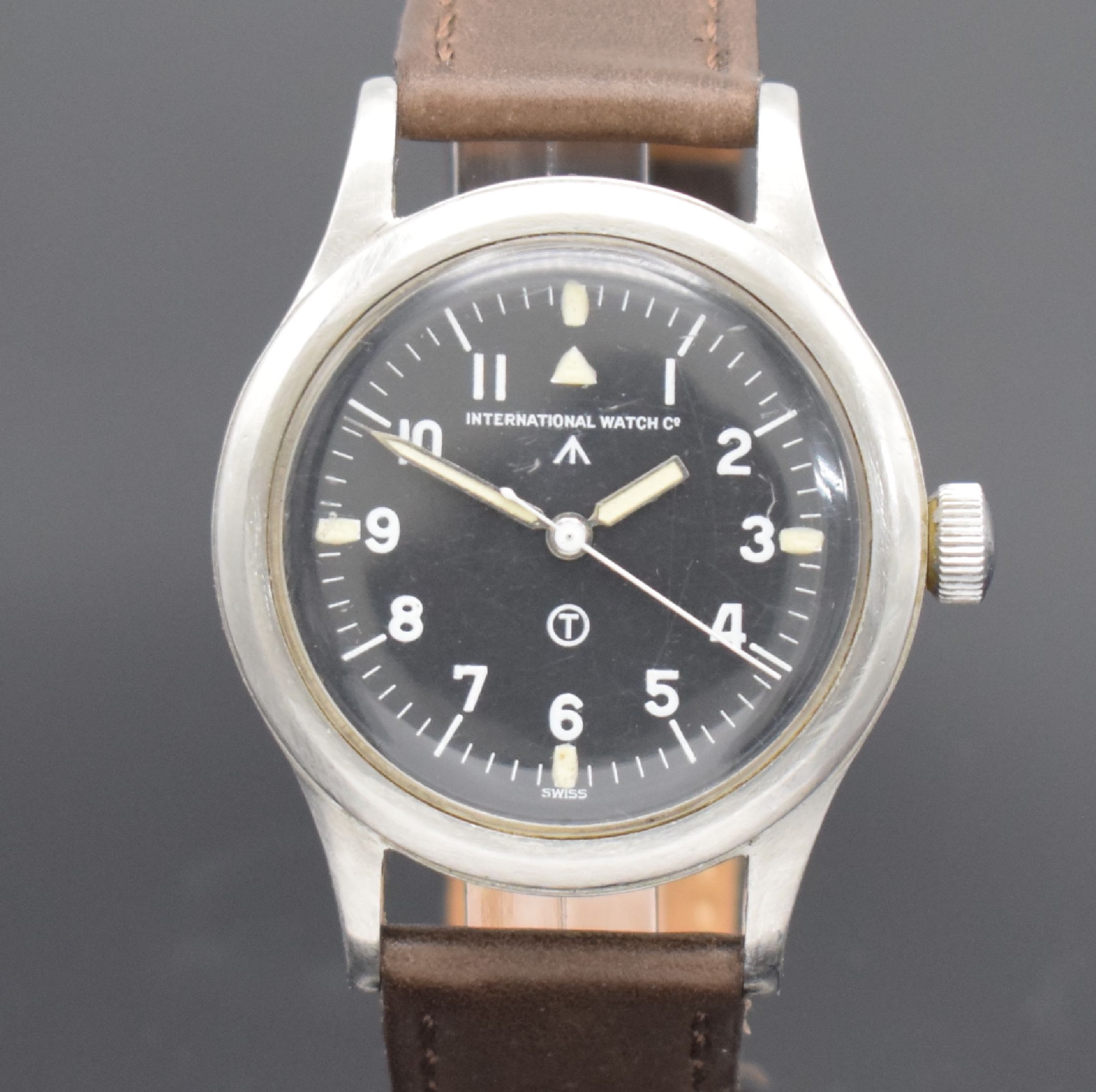 Detail a: IWC Mark XI Fliegeruhr der Royal Air Force, Schweiz um 1950, Handaufzug, verschr. Stahlgeh. m. Weicheisen-Innengehäuse, schwarzes Tritiumzifferbl., ...