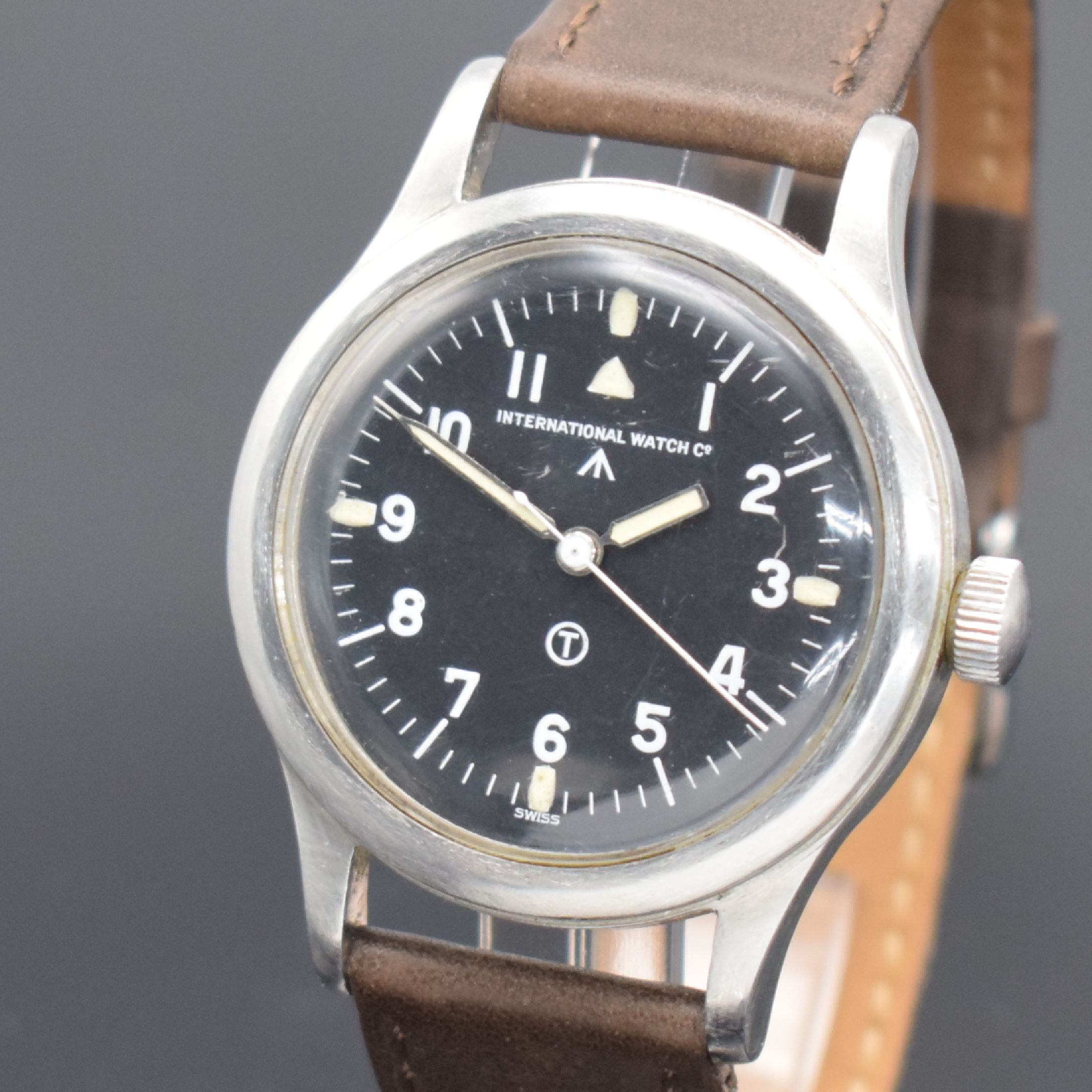 Detail c: IWC Mark XI Fliegeruhr der Royal Air Force, Schweiz um 1950, Handaufzug, verschr. Stahlgeh. m. Weicheisen-Innengehäuse, schwarzes Tritiumzifferbl., ...