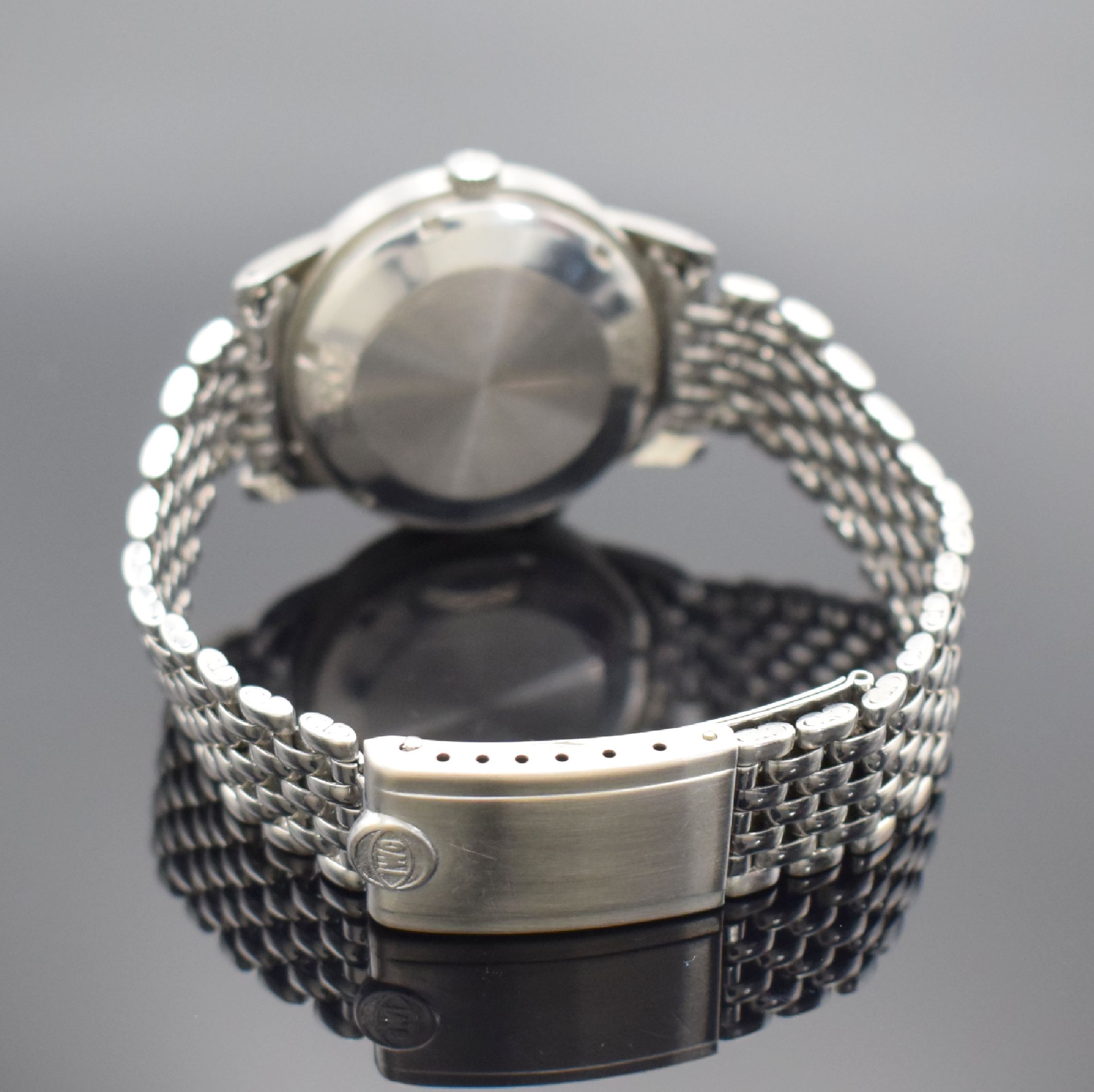 Detail b: IWC Ingenieur Herrenarmbanduhr in Stahl Referenz 666, Schweiz um 1957, Automatik, Geh. mit Weicheisen-Innengeh., Boden geschr., orig. Gay Freres ...