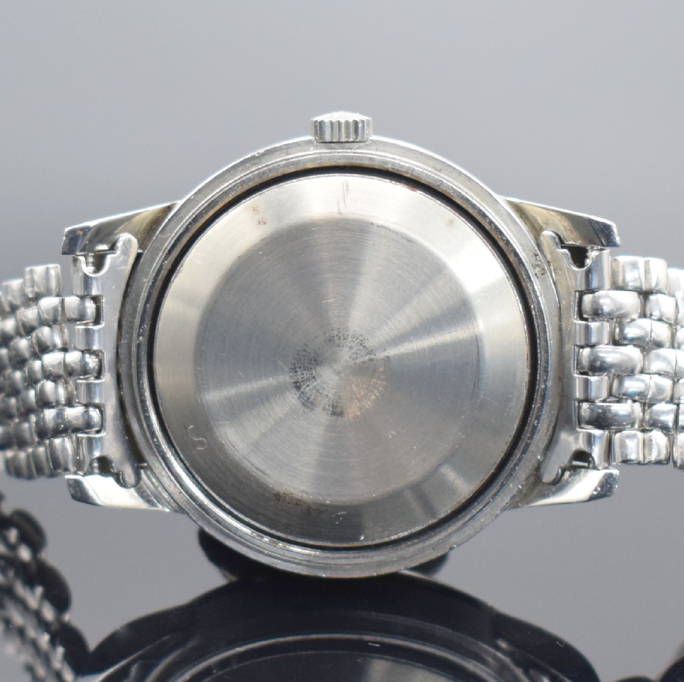 Detail e: IWC Ingenieur Herrenarmbanduhr in Stahl Referenz 666, Schweiz um 1957, Automatik, Geh. mit Weicheisen-Innengeh., Boden geschr., orig. Gay Freres ...