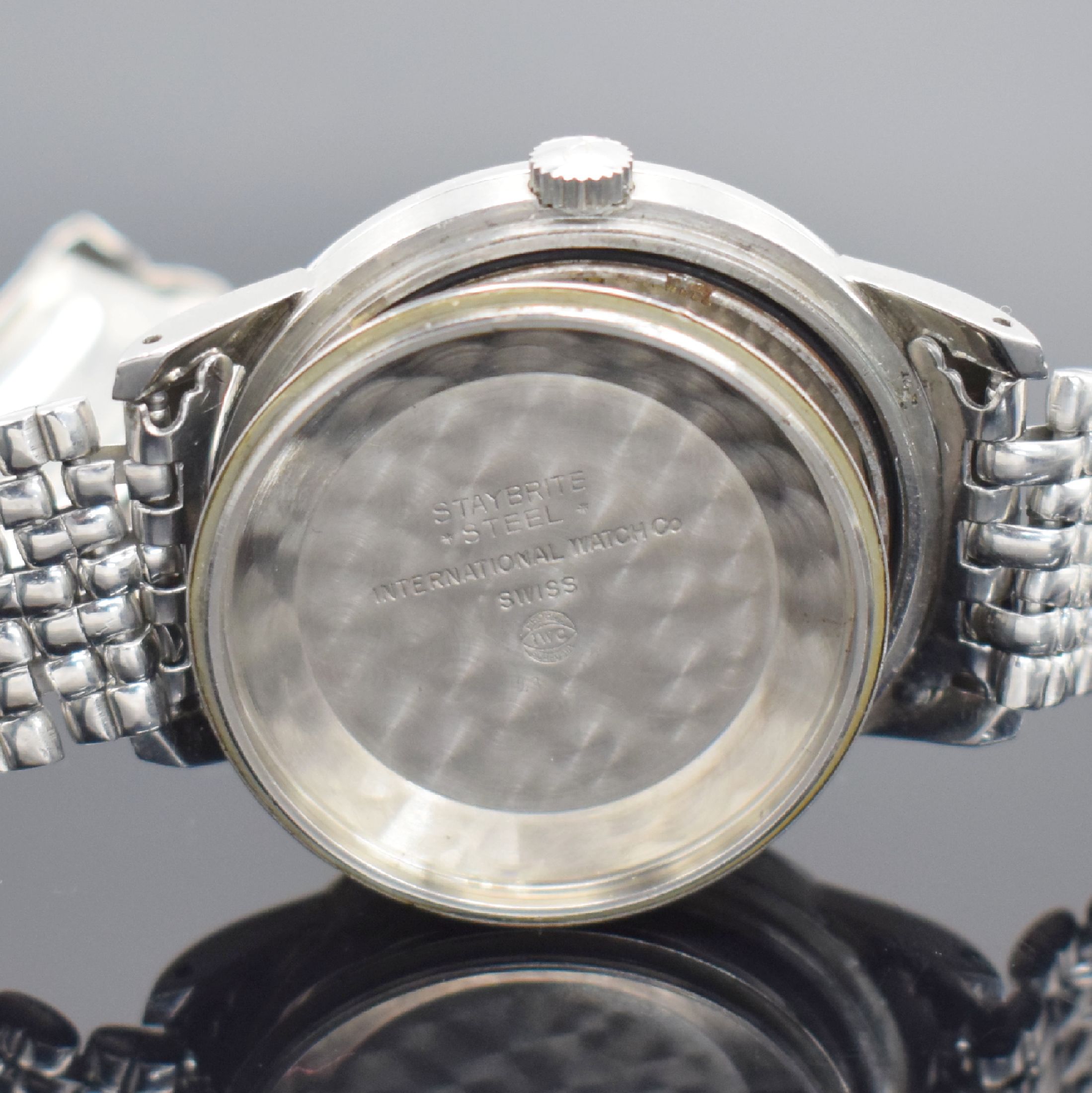 Detail h: IWC Ingenieur Herrenarmbanduhr in Stahl Referenz 666, Schweiz um 1957, Automatik, Geh. mit Weicheisen-Innengeh., Boden geschr., orig. Gay Freres ...
