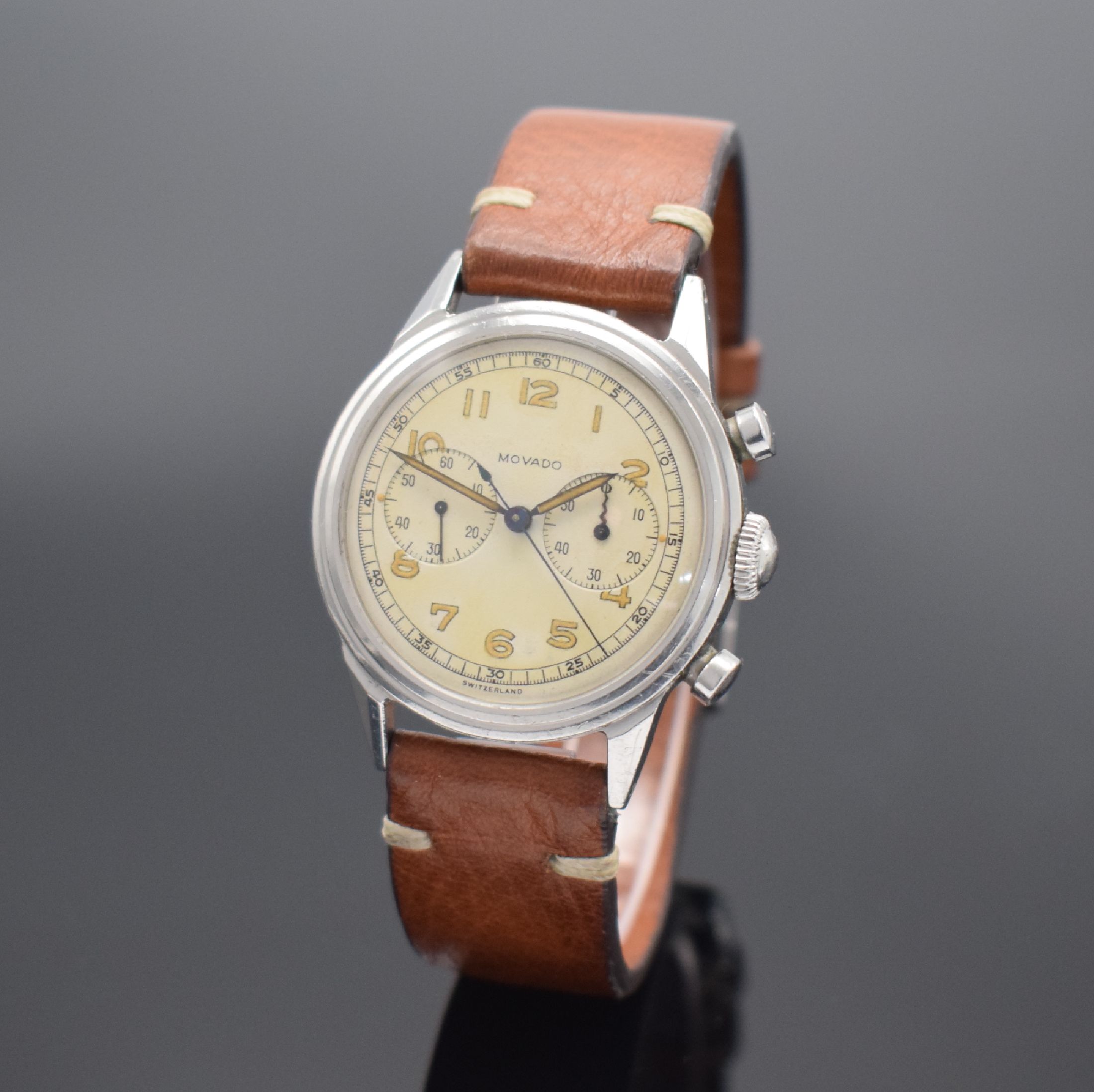 MOVADO seltener Chronograph in Stahl mit Kaliber 90, Schweiz um 1955, Handaufzug, 2- teil. ausgefallenes Geh., Boden geschr., orig. Zifferbl. m. ...
