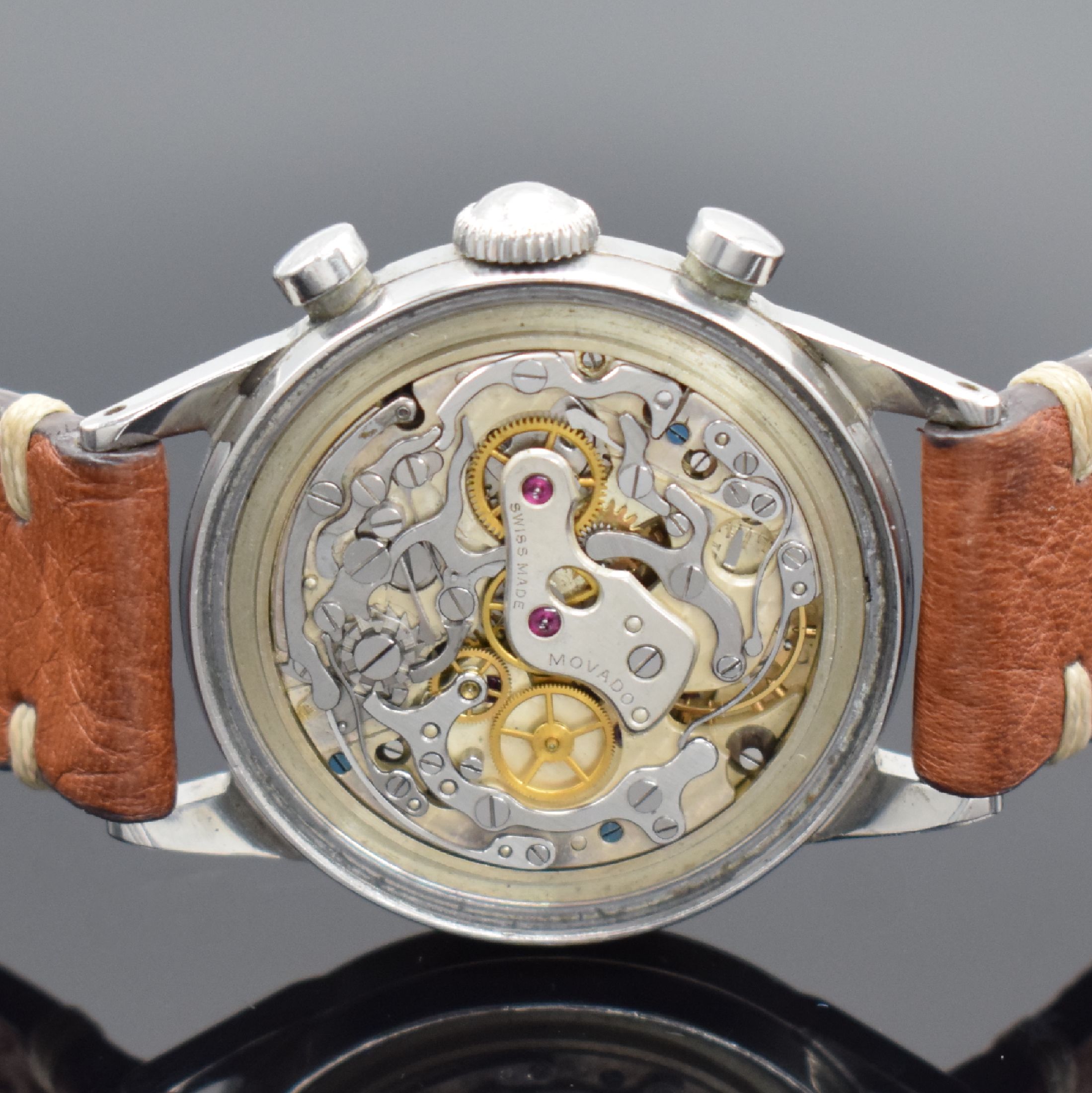 Detail f: MOVADO seltener Chronograph in Stahl mit Kaliber 90, Schweiz um 1955, Handaufzug, 2- teil. ausgefallenes Geh., Boden geschr., orig. Zifferbl. m. ...