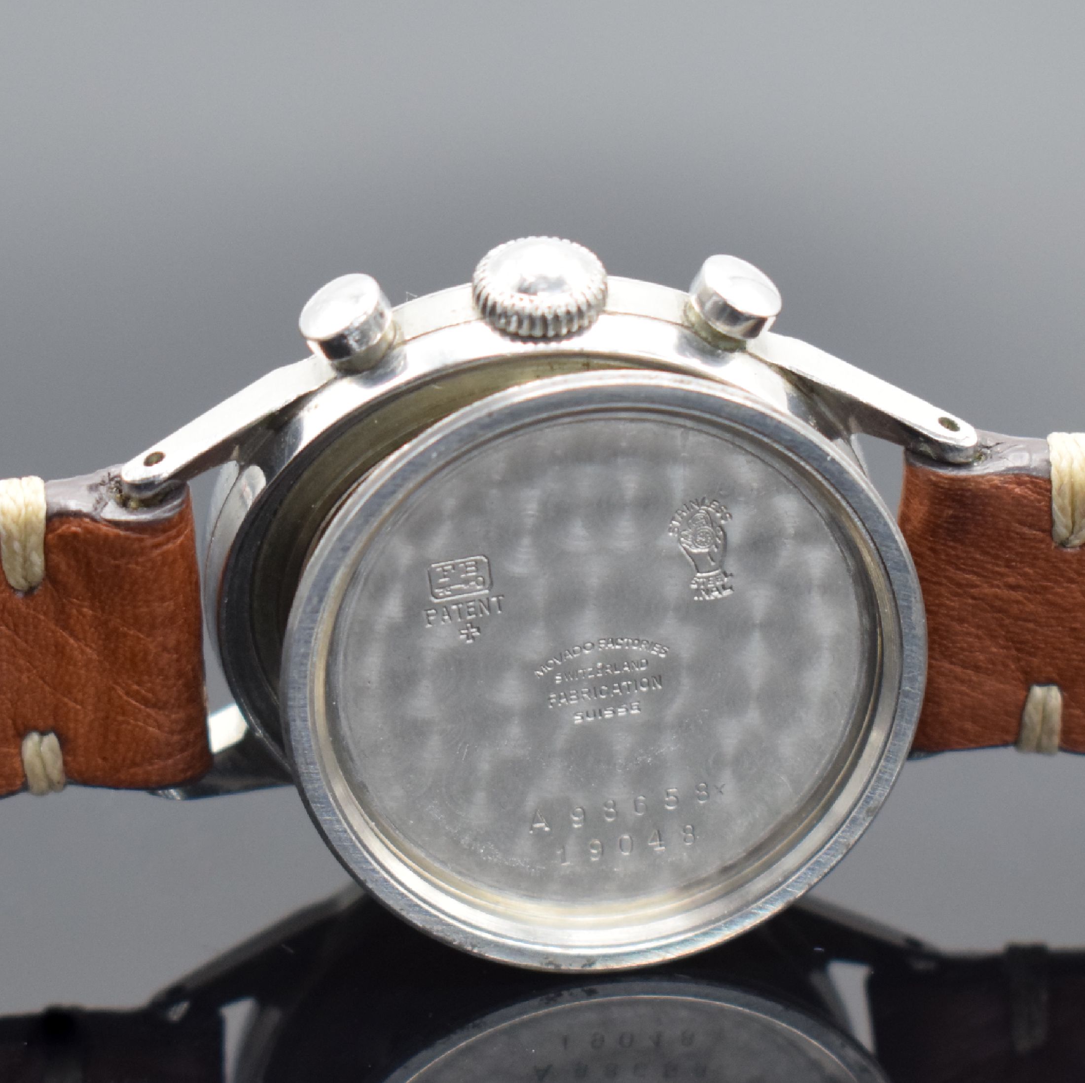 Detail g: MOVADO seltener Chronograph in Stahl mit Kaliber 90, Schweiz um 1955, Handaufzug, 2- teil. ausgefallenes Geh., Boden geschr., orig. Zifferbl. m. ...
