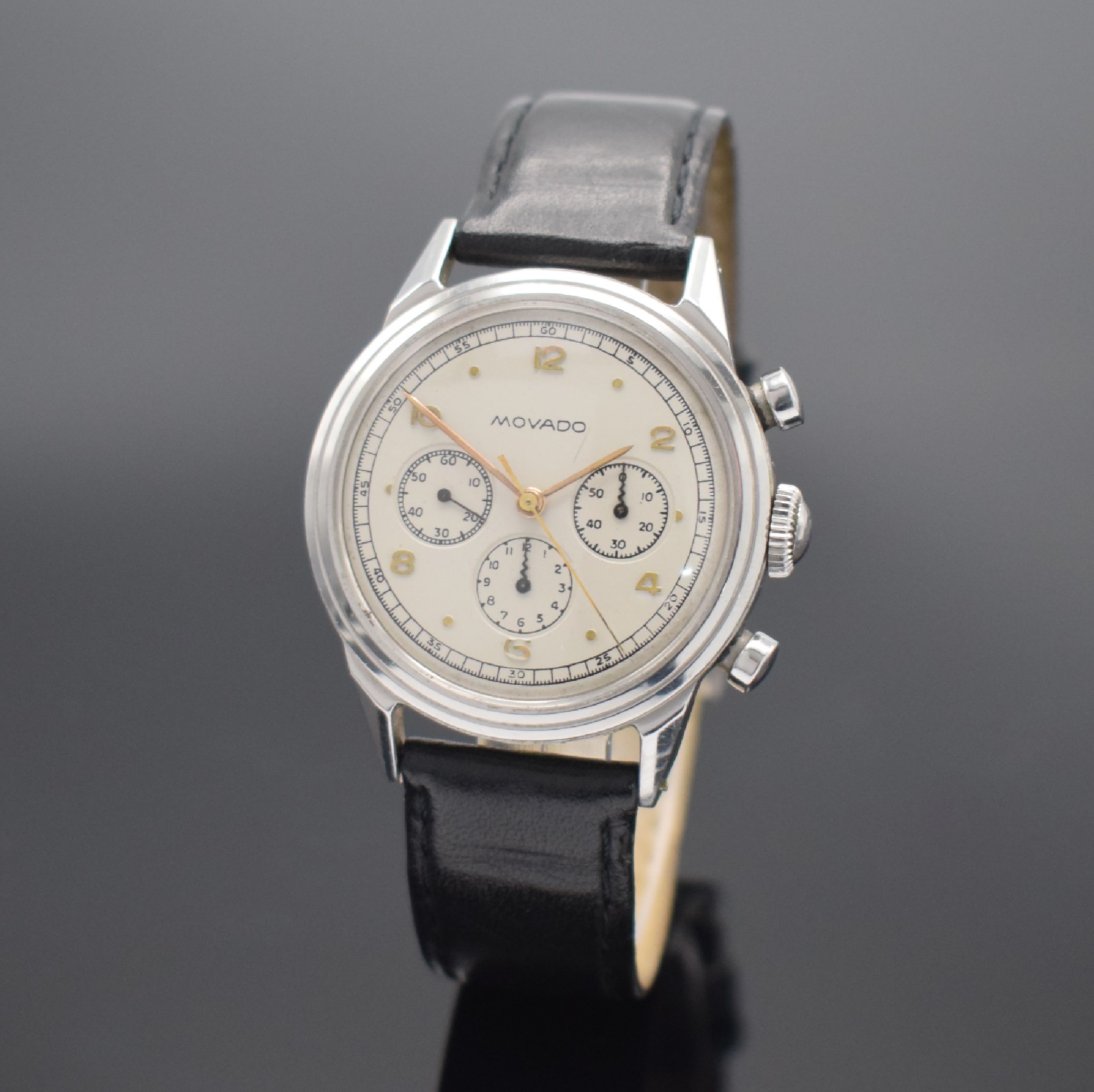 MOVADO Chronograph in Stahl mit Kaliber 90, Schweiz um 1955, Handaufzug, 2-teil. Gehäuse, Boden geschr., silb. Zifferbl. rest., gold. Std.-Ind., ...
