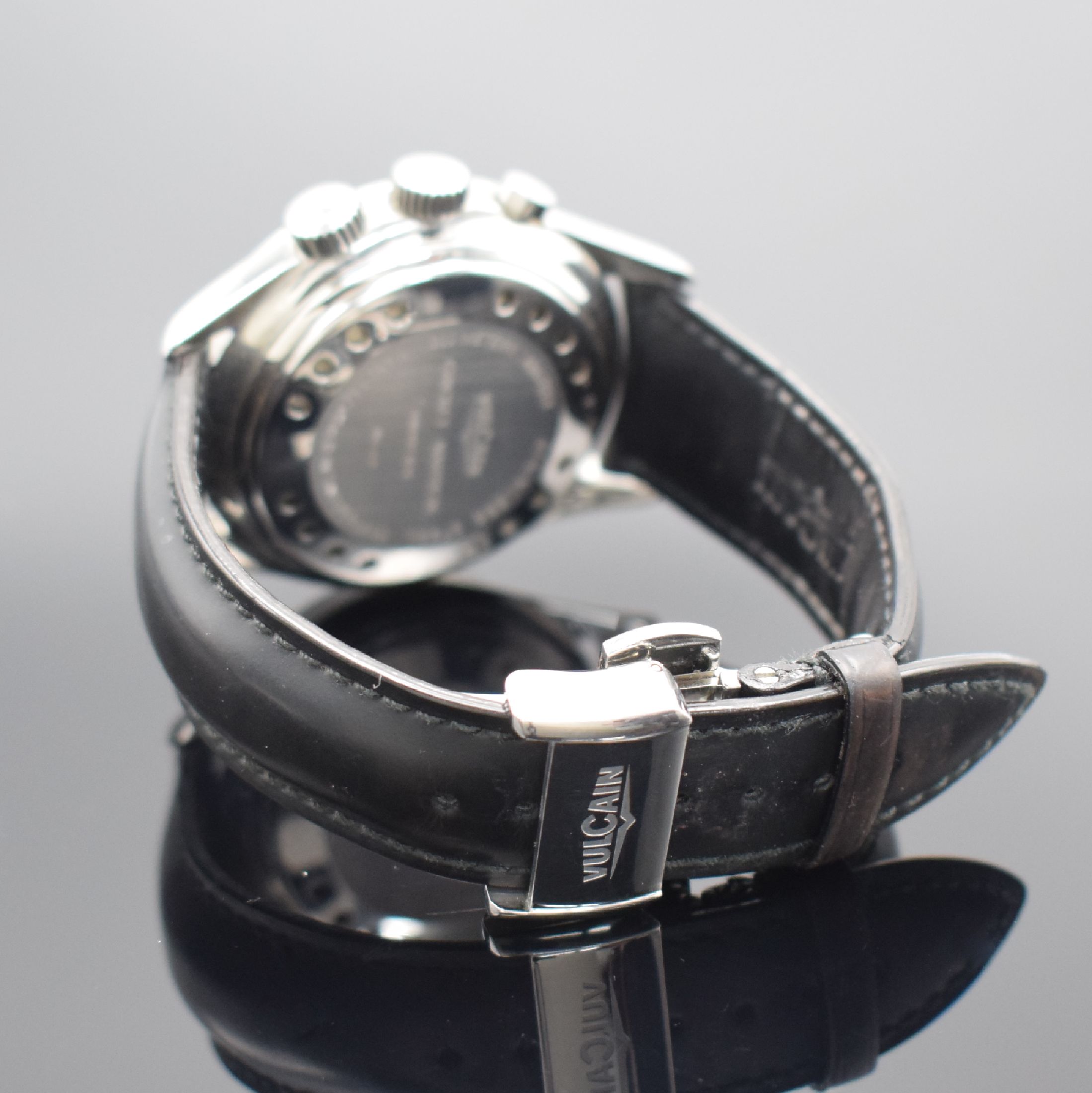 Detail b: VULCAIN Cricket Nautical Herrenarmbanduhr mit Wecker in Stahl Referenz 100107.024, Schweiz um 2010, Handaufzug, Resonanzboden aufgedr., Krone b. 4 ...