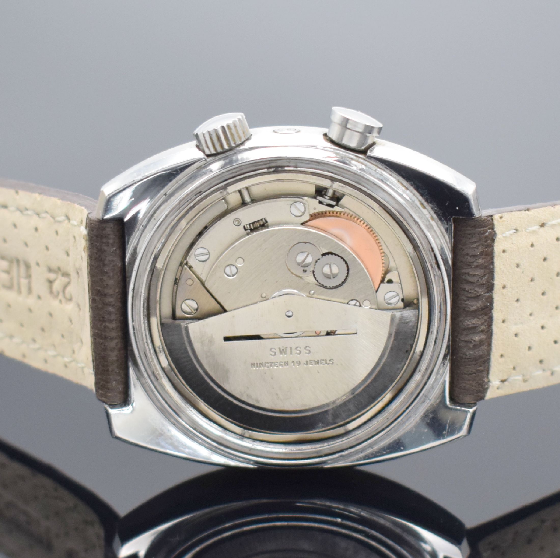 Detail d: LEMANIA Armbandwecker in Stahl, Schweiz um 1970, Automatik, tonneauförm. Geh., Boden geschr., silb. Zifferbl. m. aufges. Std.-Ind., schwarze Zeiger, ...