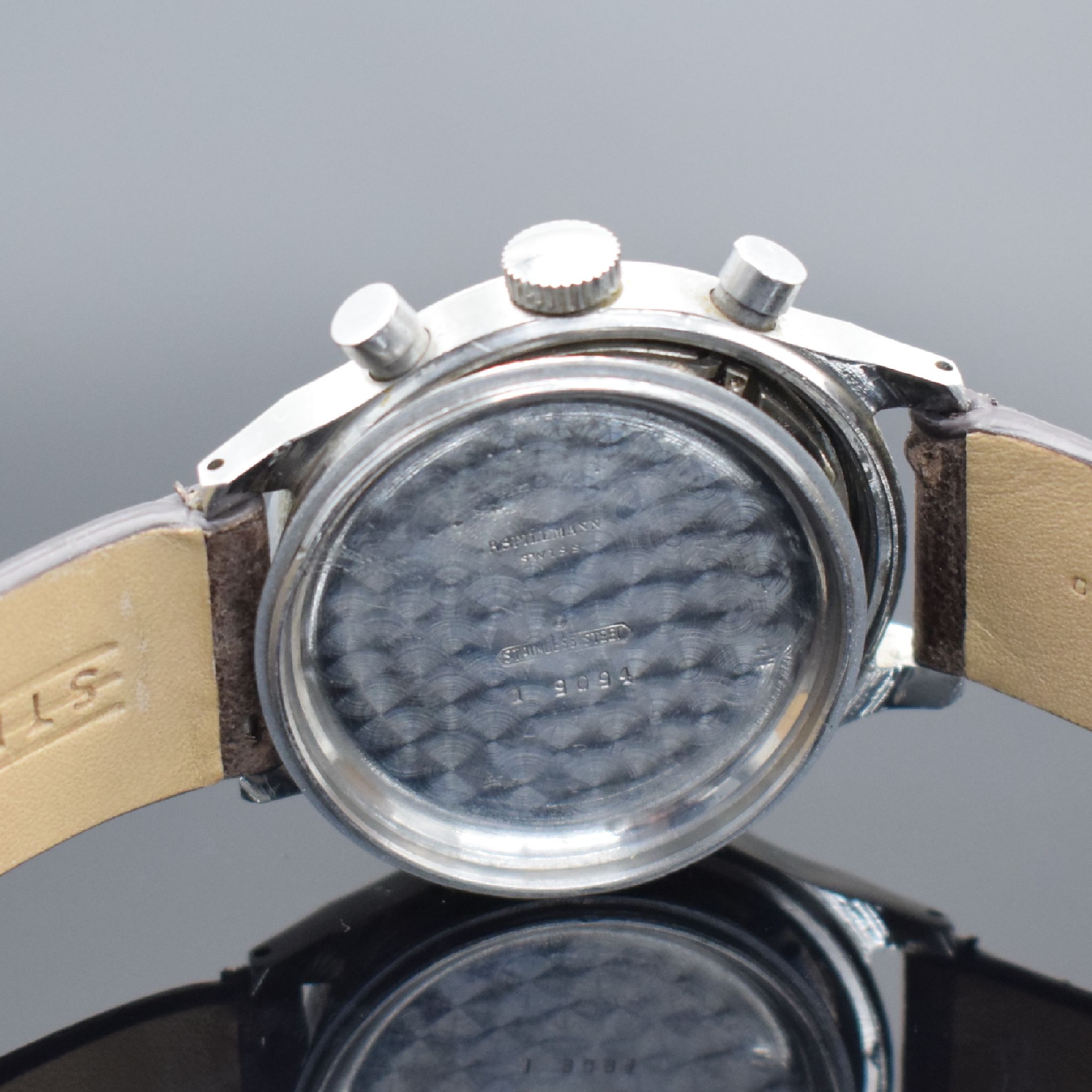 Detail e: R.SPILLMANN / Harvel Valjoux 71 seltener ver- schraubter Armbandchronograph in Stahl, Schweiz um 1945, Handaufzug, verschraubtes Geh. sign. ...