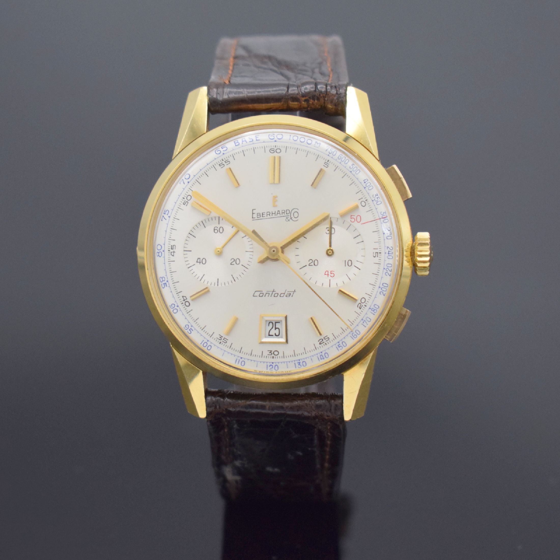 Detail c: EBERHARD & CO. Contodat Armbandchronograph mitSchaltrad in GG 750/000, Schweiz um 1968, Handaufzug, Boden & Glasrand aufgedr., Korrekturdr. seitl. b. ...