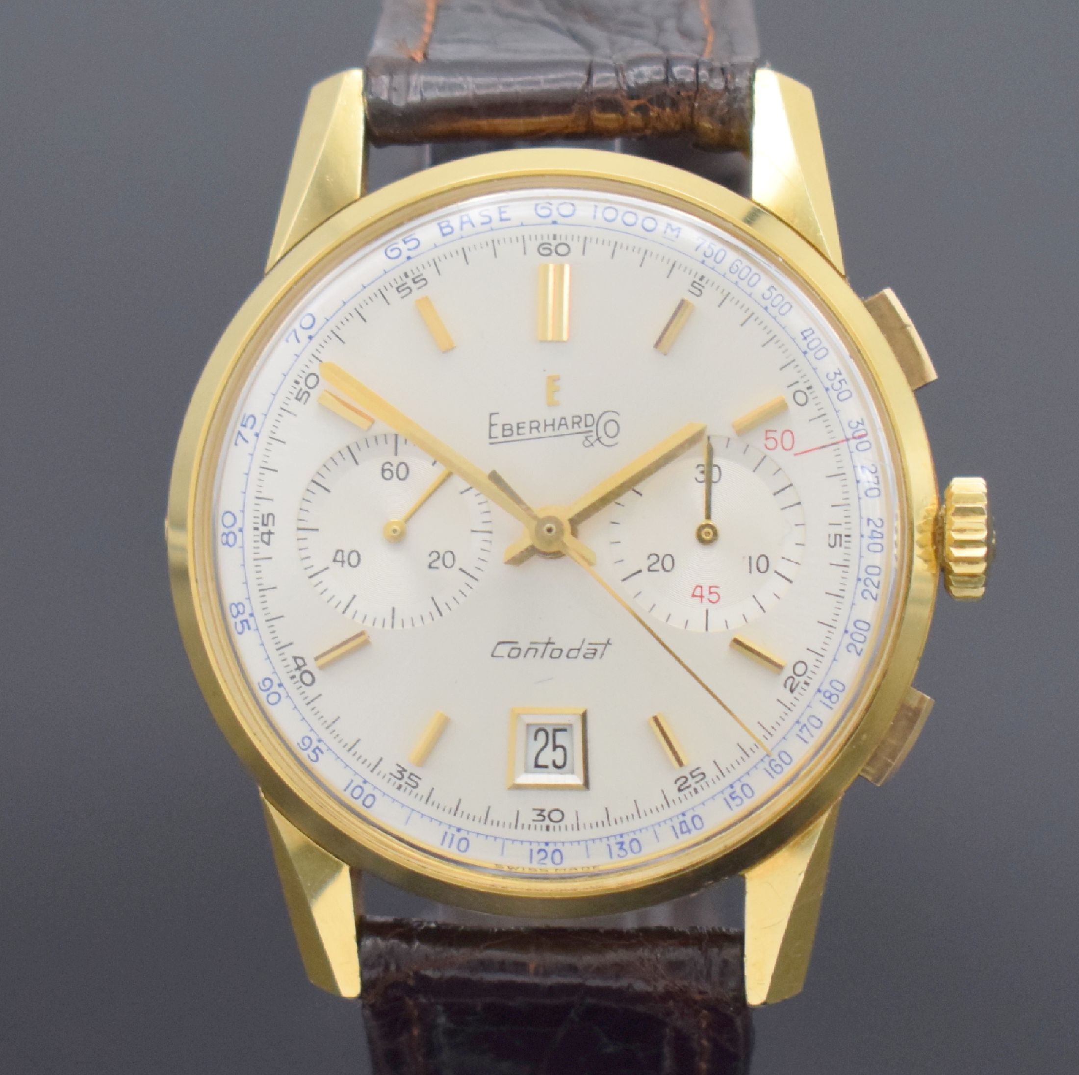 Detail d: EBERHARD & CO. Contodat Armbandchronograph mitSchaltrad in GG 750/000, Schweiz um 1968, Handaufzug, Boden & Glasrand aufgedr., Korrekturdr. seitl. b. ...