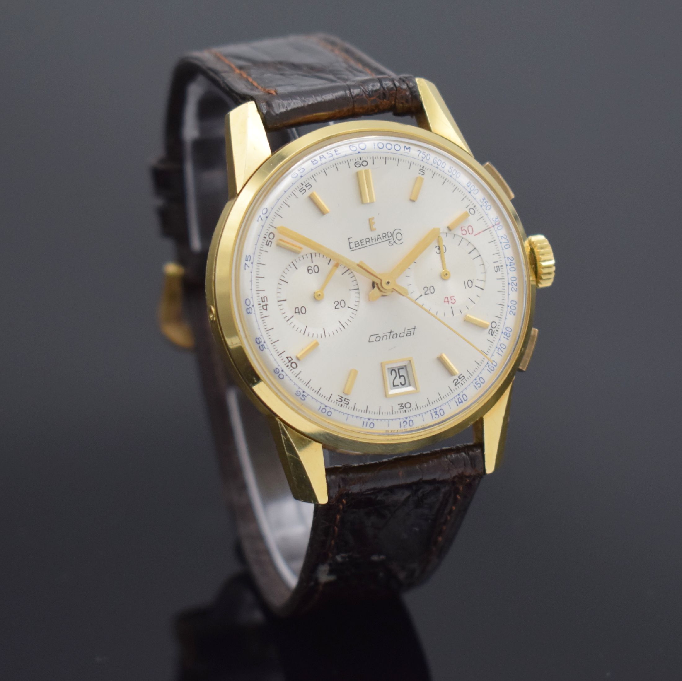 Detail e: EBERHARD & CO. Contodat Armbandchronograph mitSchaltrad in GG 750/000, Schweiz um 1968, Handaufzug, Boden & Glasrand aufgedr., Korrekturdr. seitl. b. ...