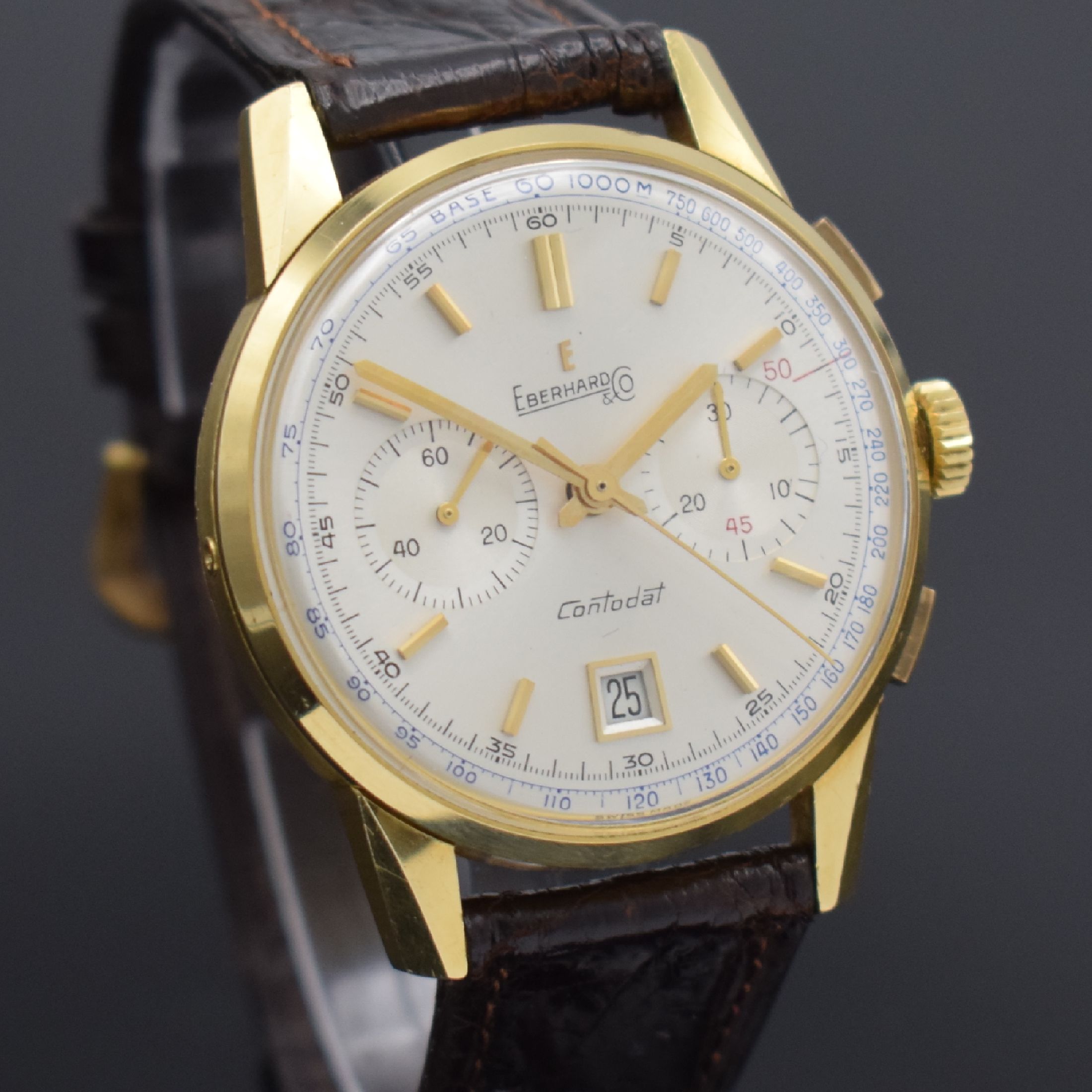 Detail f: EBERHARD & CO. Contodat Armbandchronograph mitSchaltrad in GG 750/000, Schweiz um 1968, Handaufzug, Boden & Glasrand aufgedr., Korrekturdr. seitl. b. ...