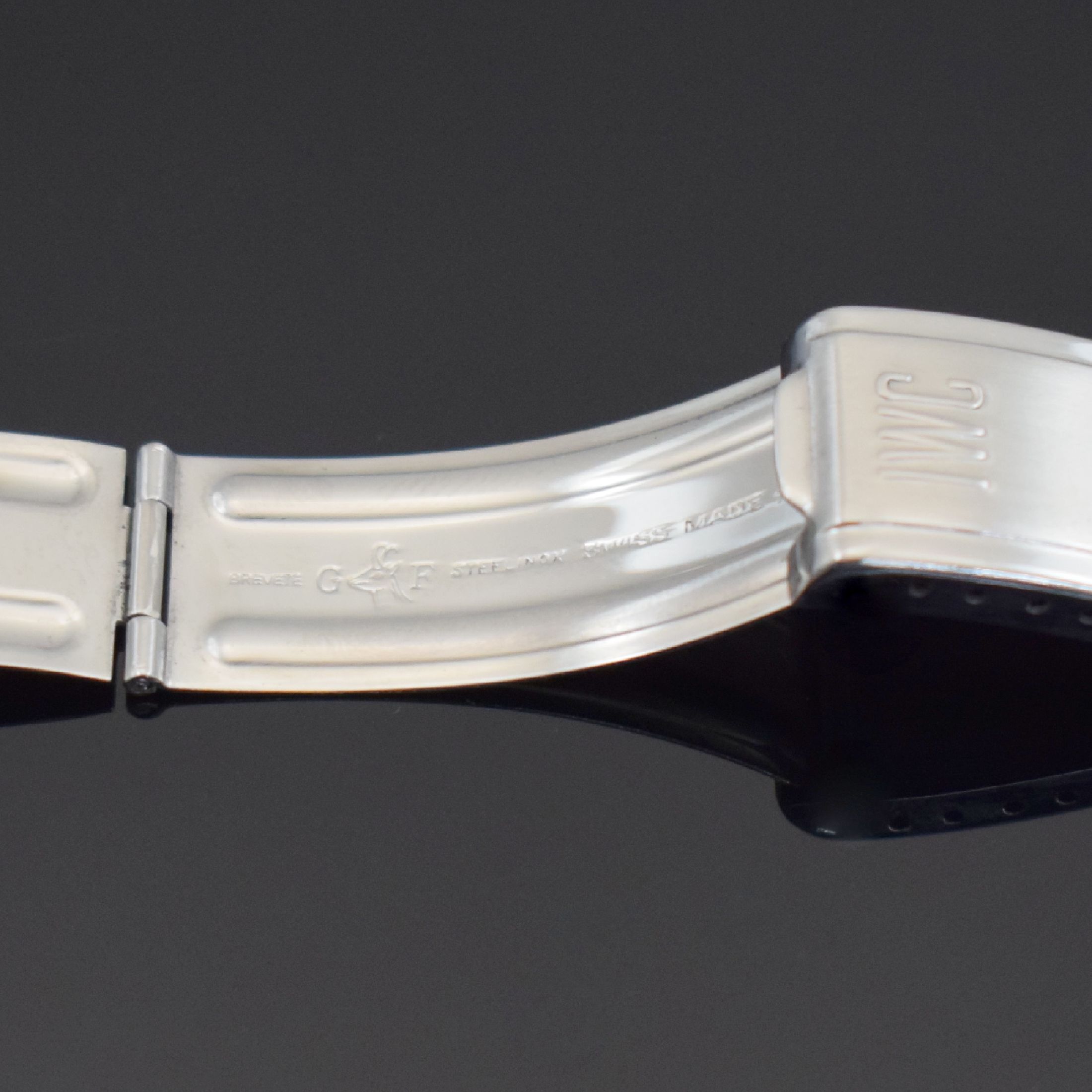 Detail d: IWC / Gay Freres Stahlarmband, Schweiz um 1971, Reiskorn-Band, IWC-Logo auf der Schließe, innen sign. sowohl "International Watch Co" als ...
