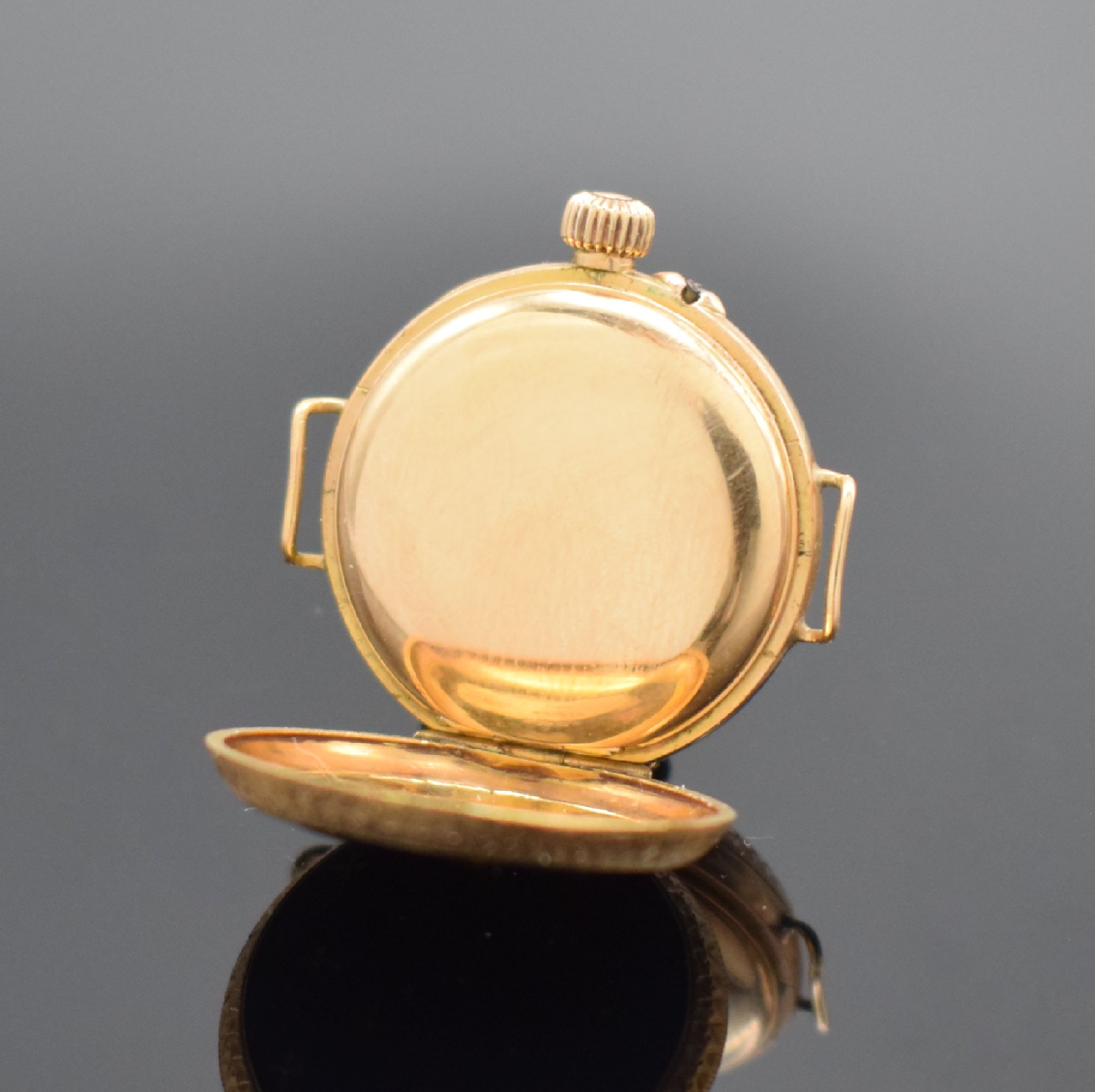Detail c: Frühe kleine Gold-Email Damenarmbanduhr in RG 750/000, Schweiz um 1910, Handaufzug, Scharniergeh. m. Goldcuvette, Rückdeckel transluzid blau ...