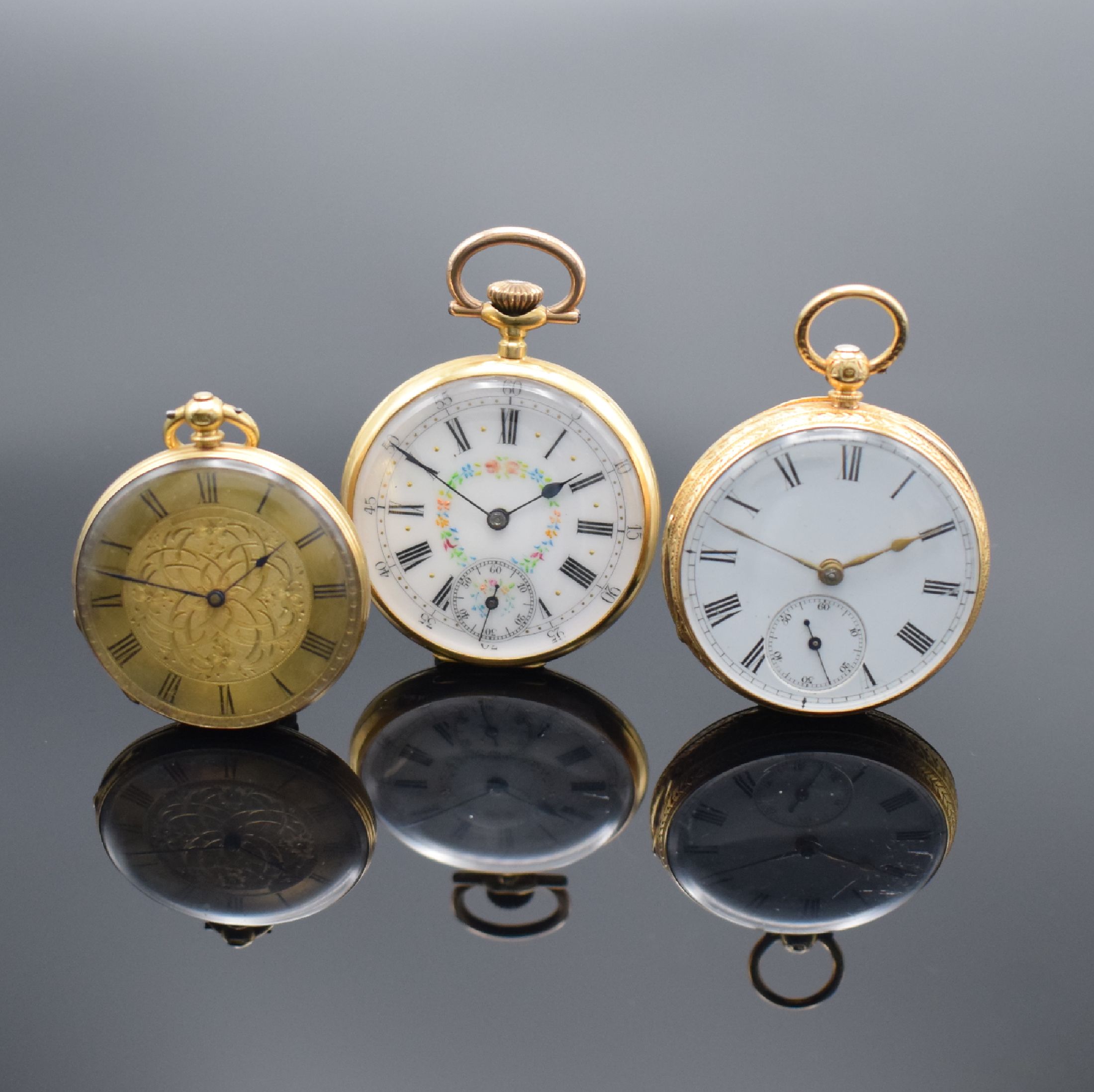 3 offene Goldtaschenuhren in GG 750/000, England / Schweiz um 1880 - 1900, 1. schwere englische Spitzzahnanker-Uhr im vollgrav. Geh., Emailzifferbl., ...