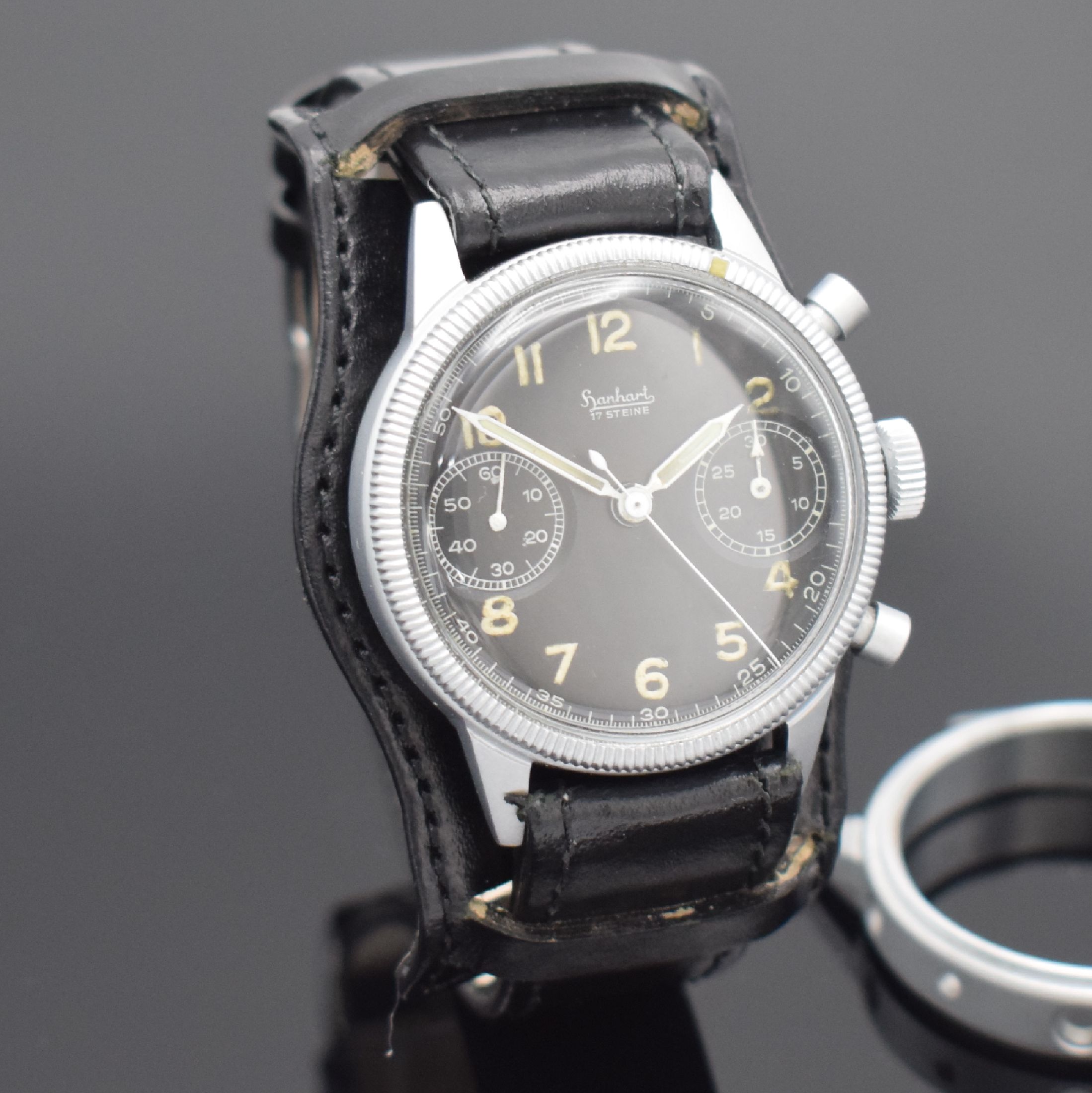 Detail e: HANHART Flyback Fliegerchronograph der Bundeswehr Typ 417, Deutschland um 1960, Handaufzug, verchr. Messinggeh., Boden aufgedr., beids. drehb. ...
