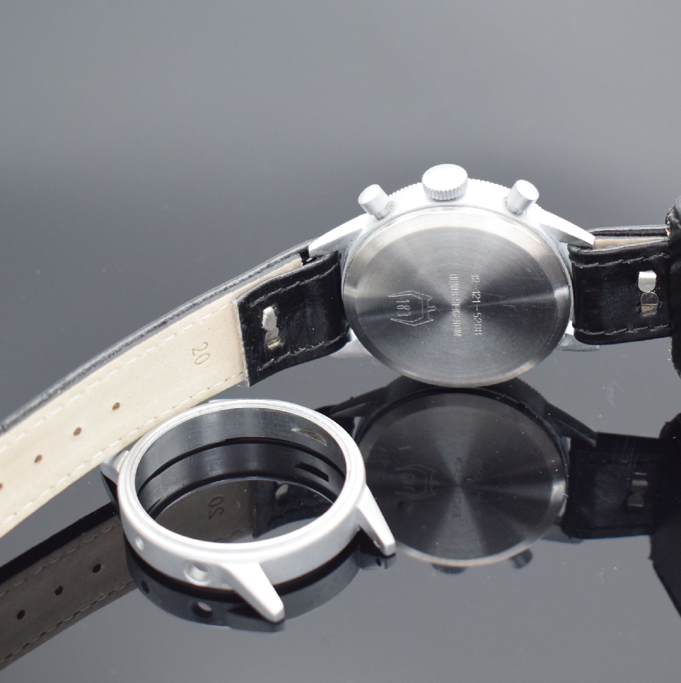 Detail f: HANHART Flyback Fliegerchronograph der Bundeswehr Typ 417, Deutschland um 1960, Handaufzug, verchr. Messinggeh., Boden aufgedr., beids. drehb. ...