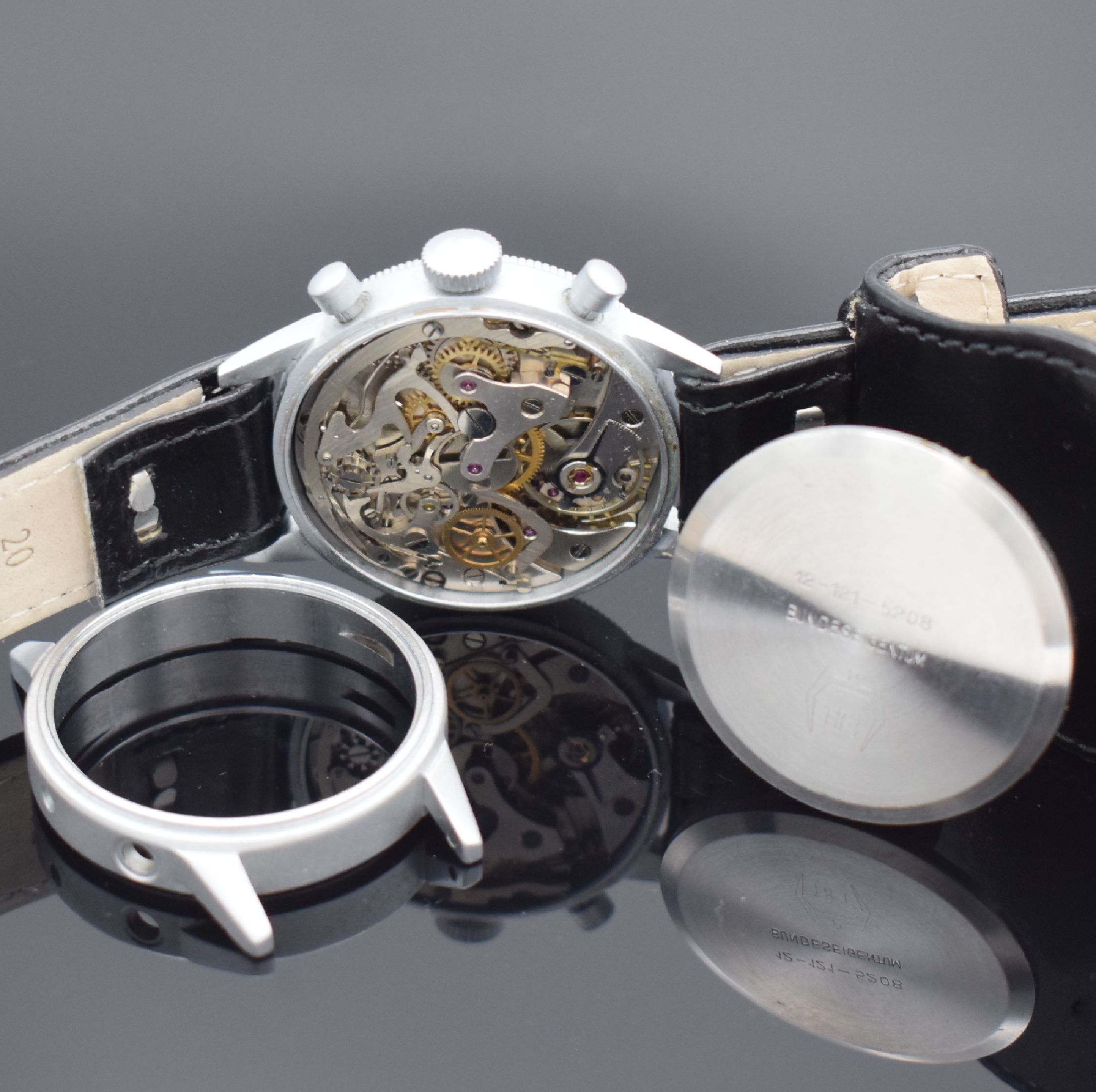 Detail h: HANHART Flyback Fliegerchronograph der Bundeswehr Typ 417, Deutschland um 1960, Handaufzug, verchr. Messinggeh., Boden aufgedr., beids. drehb. ...