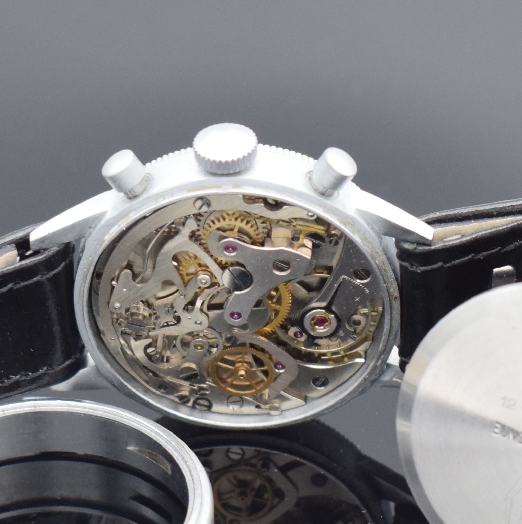 Detail i: HANHART Flyback Fliegerchronograph der Bundeswehr Typ 417, Deutschland um 1960, Handaufzug, verchr. Messinggeh., Boden aufgedr., beids. drehb. ...