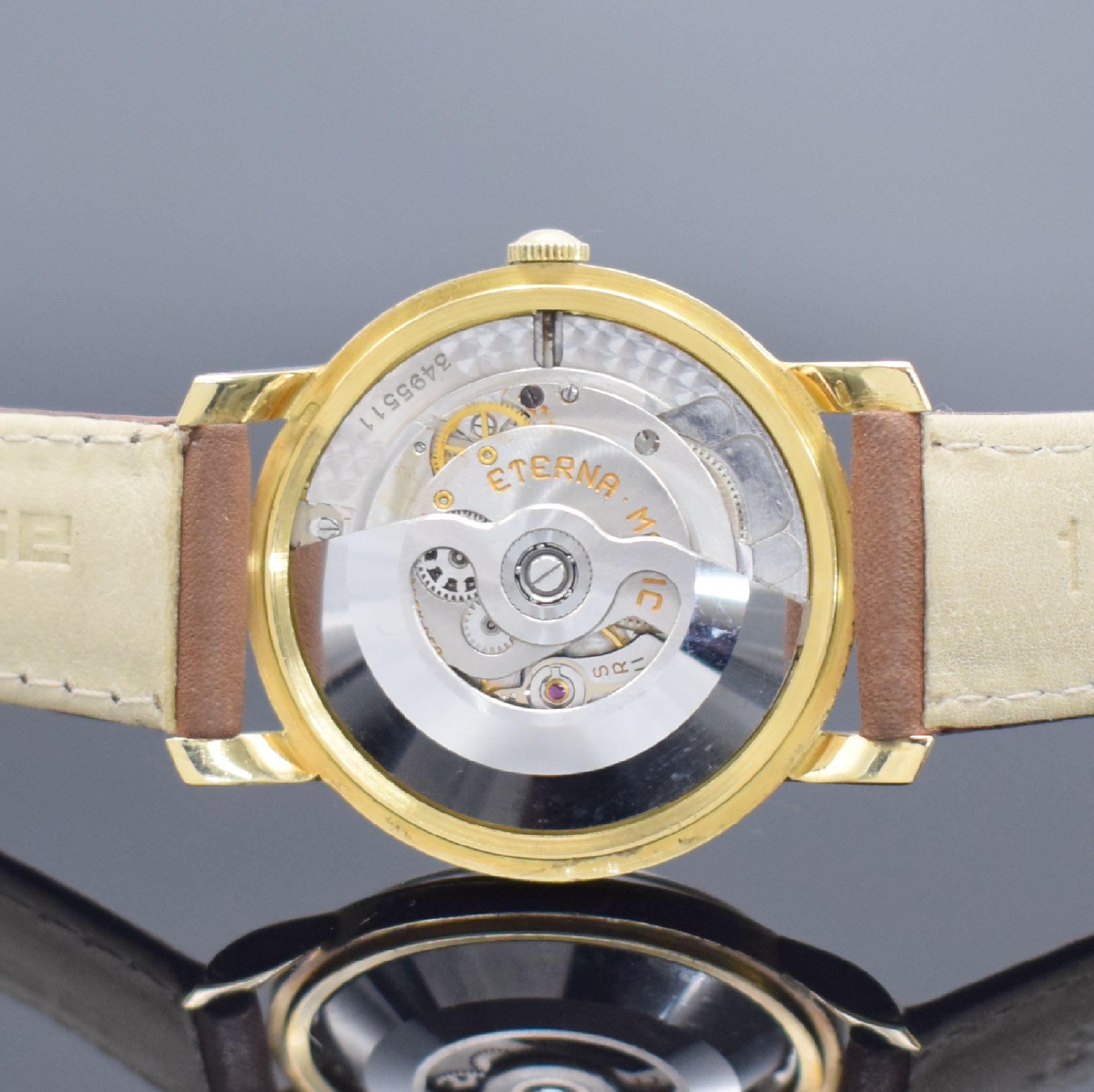 Detail d: ETERNA-MATIC Herrenarmbanduhr in GG 750/000, Schweiz um 1955, Automatik, 3-teil. Gehäuse, Boden & Glasrand aufgedr., silb. Duoton- Zifferbl. m. ...