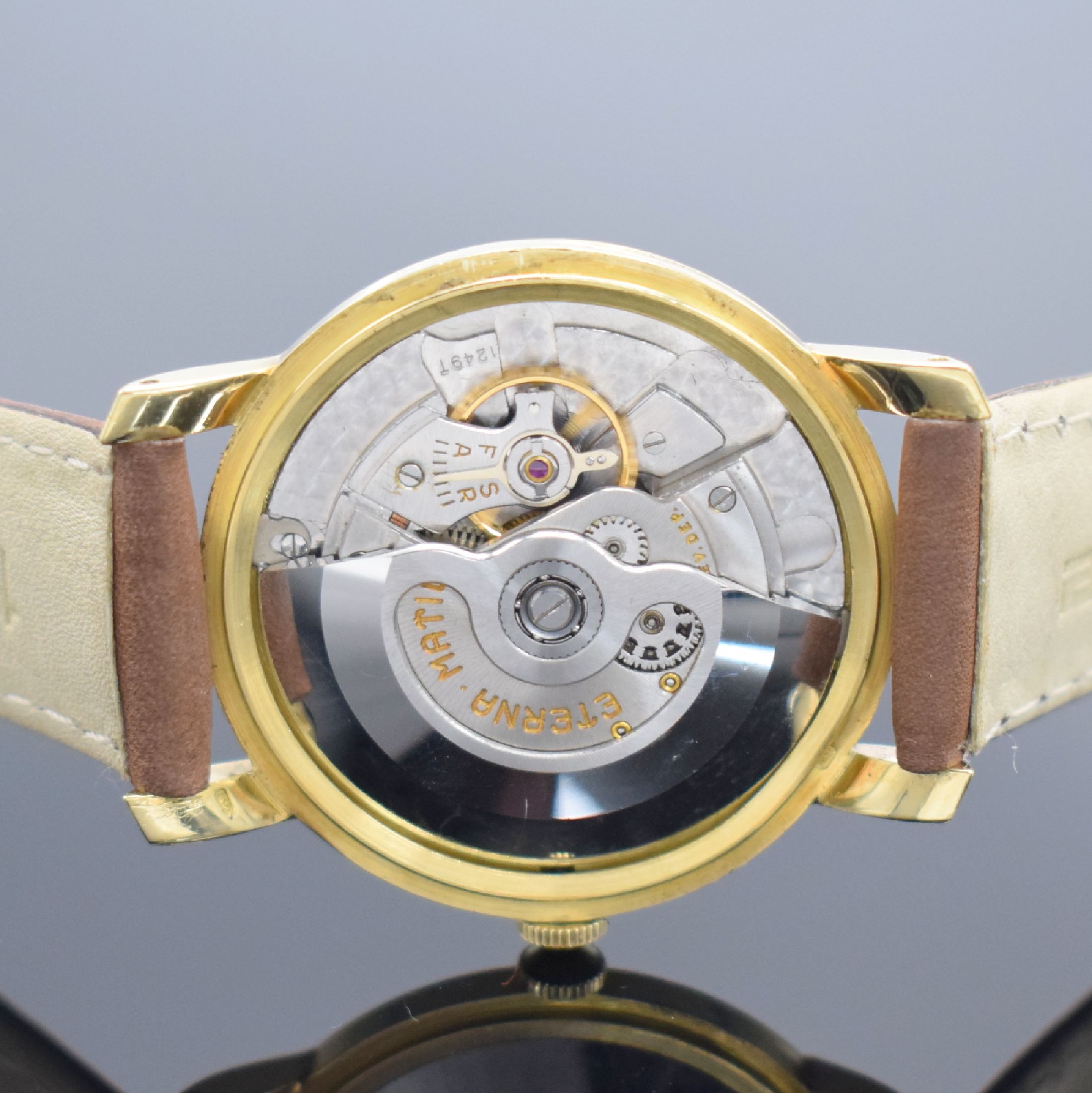 Detail e: ETERNA-MATIC Herrenarmbanduhr in GG 750/000, Schweiz um 1955, Automatik, 3-teil. Gehäuse, Boden & Glasrand aufgedr., silb. Duoton- Zifferbl. m. ...