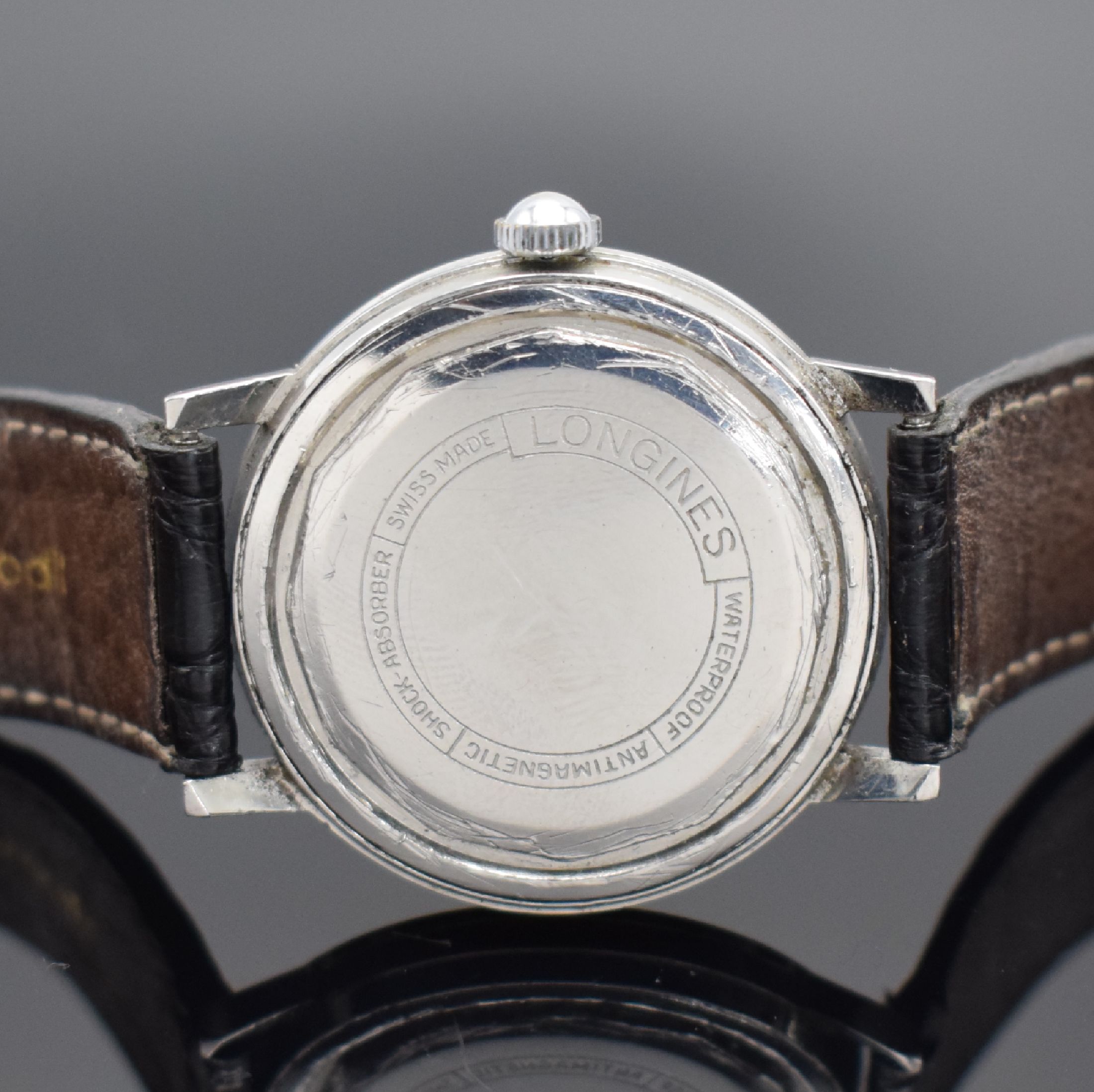 Detail g: 2 LONGINES Herrenarmbanduhren in Stahl, Schweiz, Handaufzug, 1) um 1967, Boden geschr., silb. Zifferbl., Kal. 284, 17 St., Feinreg., D. ca. 35 mm, ...