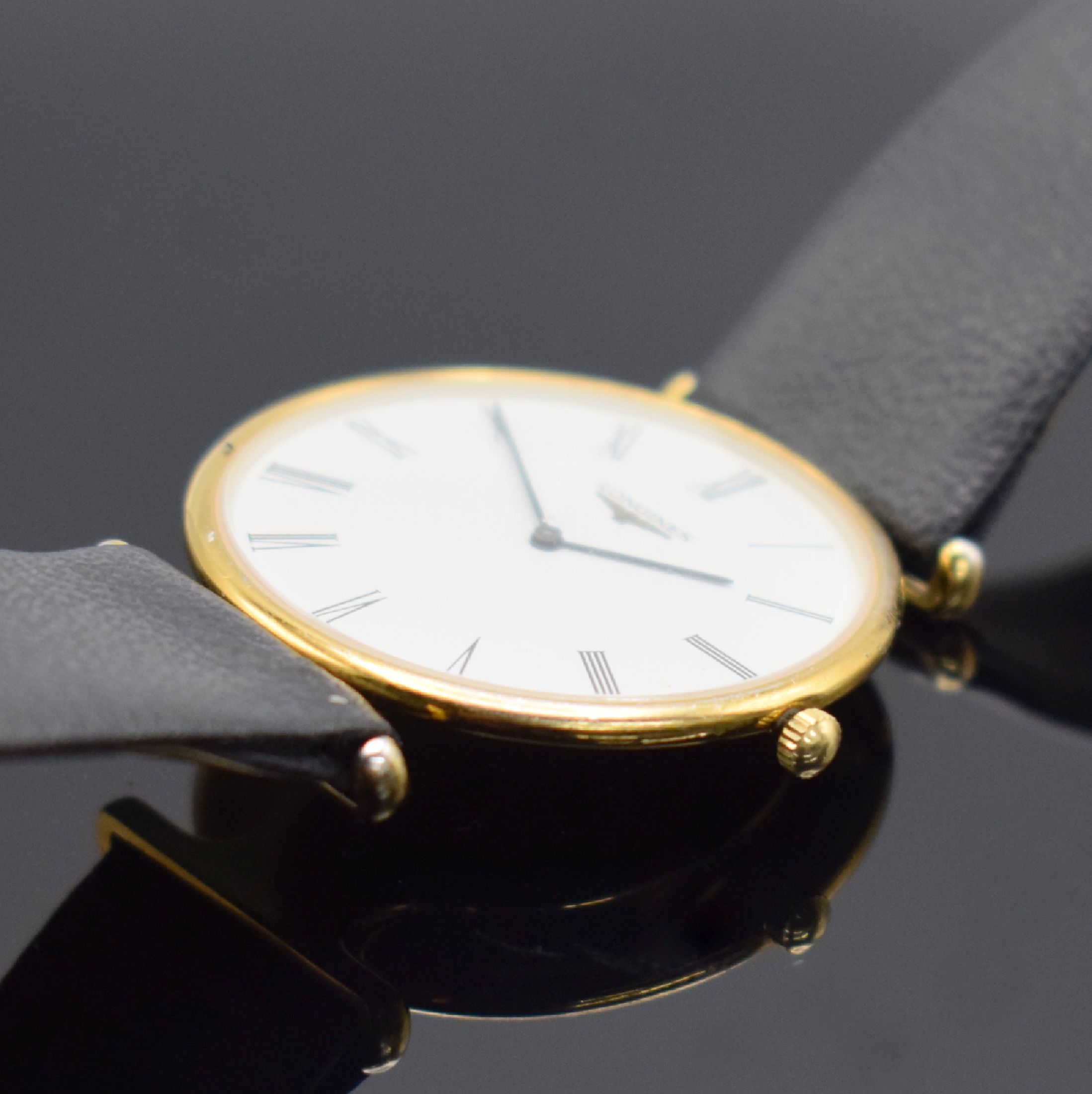 Detail b: LONGINES Armbanduhr La Grande Classique, Schweiz um 1995, Ref. L4.635.2, quarz, verg. Geh., Boden 6-fach verschr., weißes Zifferbl. m. röm. Zahlen, ...