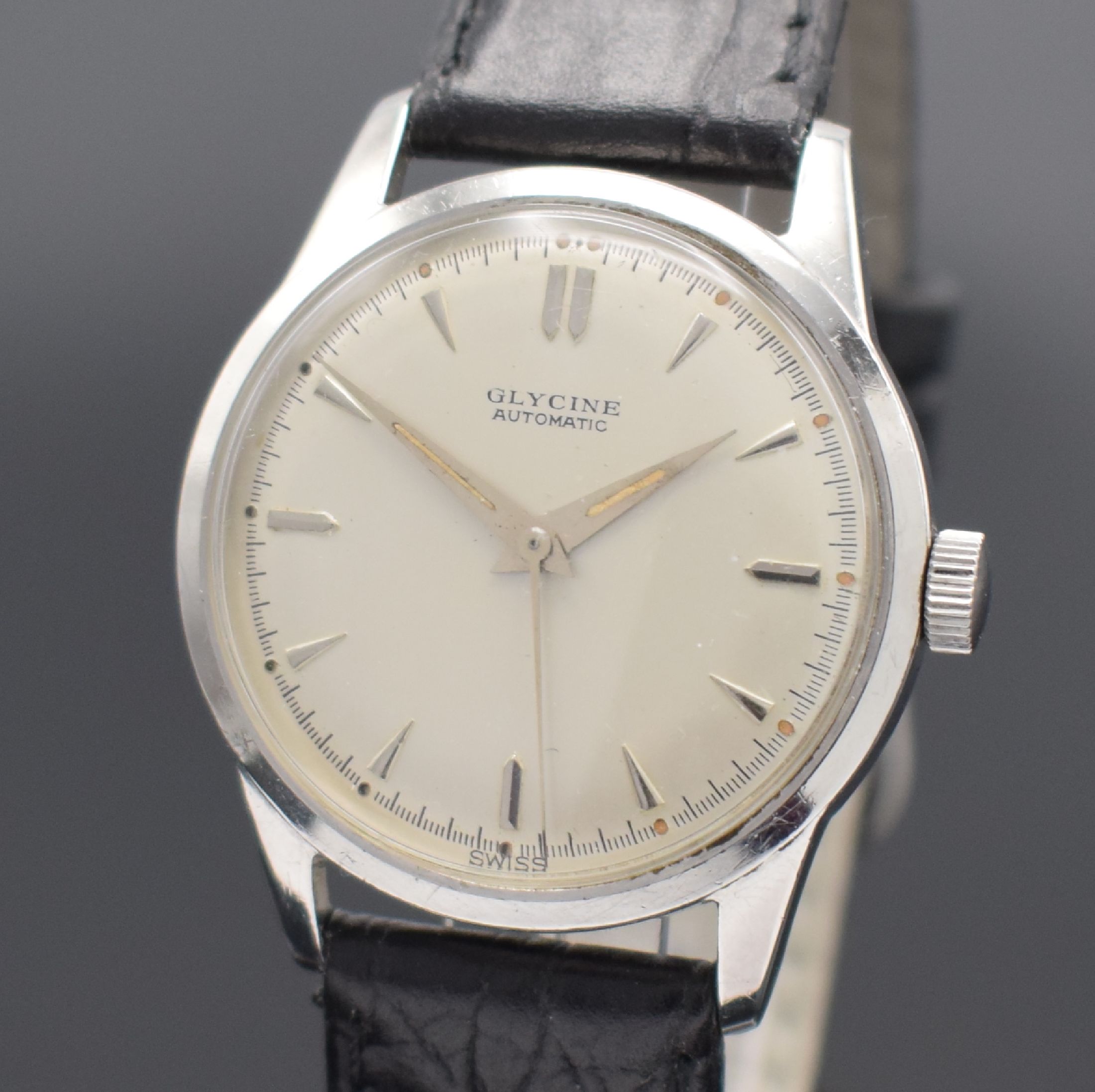 Detail a: GLYCINE & BAUME MERCIER 2 Herrenarmbanduhren in Stahl, Schweiz, 1) Baume & Mercier um 1940, Boden aufgedr., silb. Zifferbl. fl., gebl. Zeiger, Kal. ...