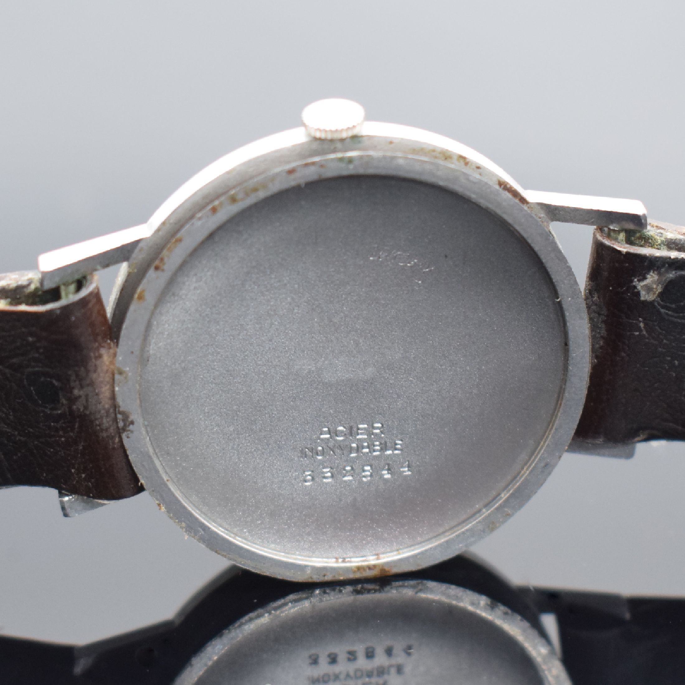 Detail k: GLYCINE & BAUME MERCIER 2 Herrenarmbanduhren in Stahl, Schweiz, 1) Baume & Mercier um 1940, Boden aufgedr., silb. Zifferbl. fl., gebl. Zeiger, Kal. ...