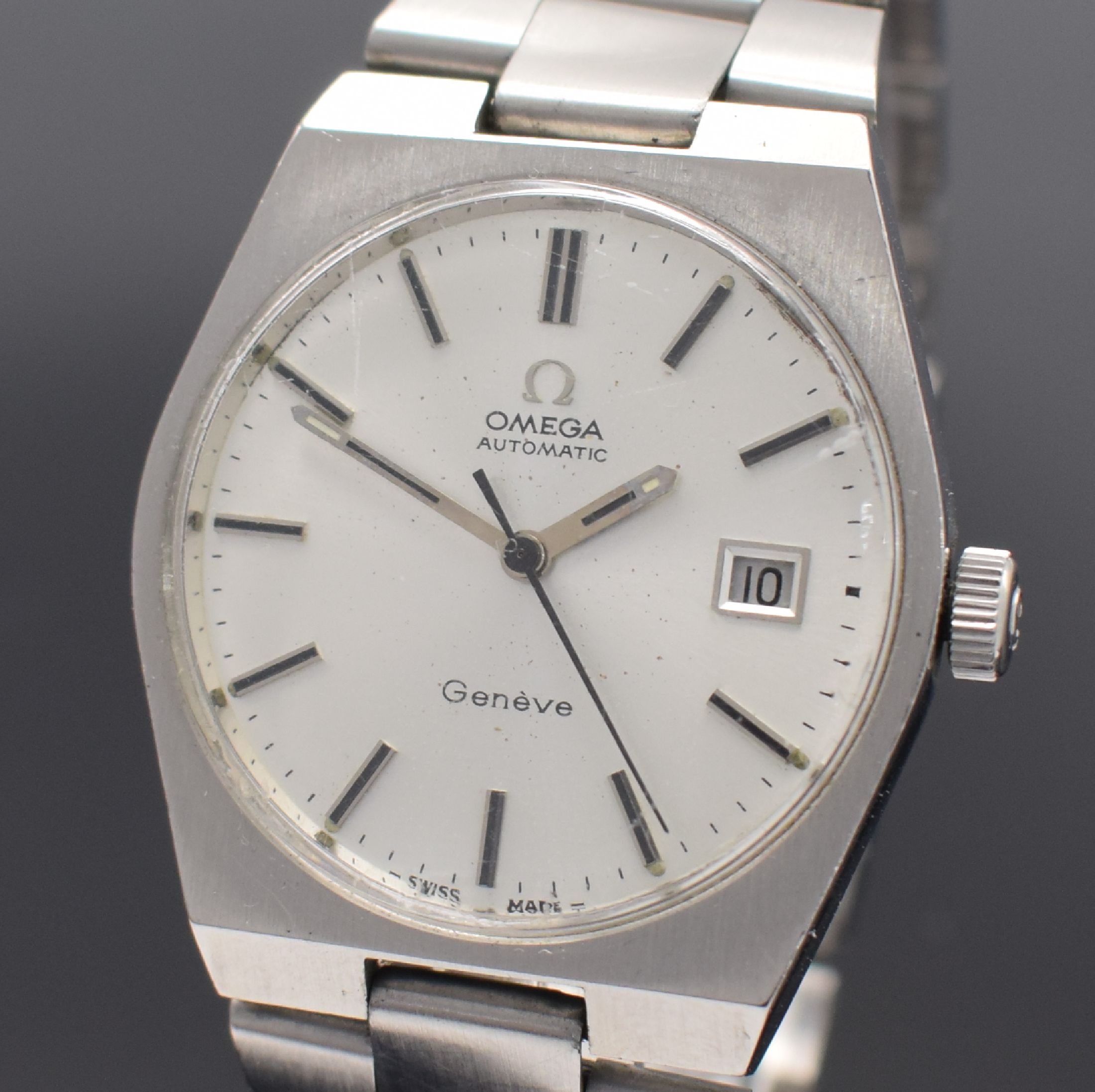 Detail a: OMEGA Geneve Herrenarmbanduhr in Stahl, Schweiz um 1972, Automatik, Ref. 166099, geschr. Boden, Gliederband m. Faltschl., silb. Zifferbl. m. aufges. ...