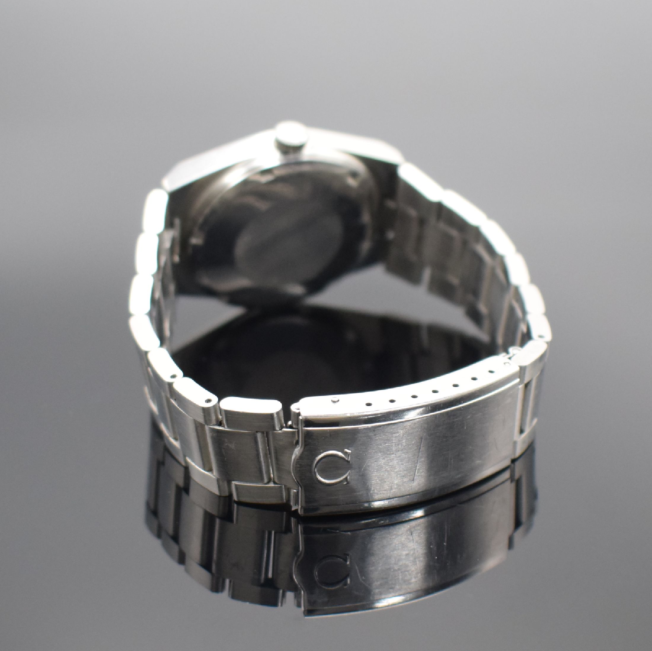 Detail b: OMEGA Geneve Herrenarmbanduhr in Stahl, Schweiz um 1972, Automatik, Ref. 166099, geschr. Boden, Gliederband m. Faltschl., silb. Zifferbl. m. aufges. ...